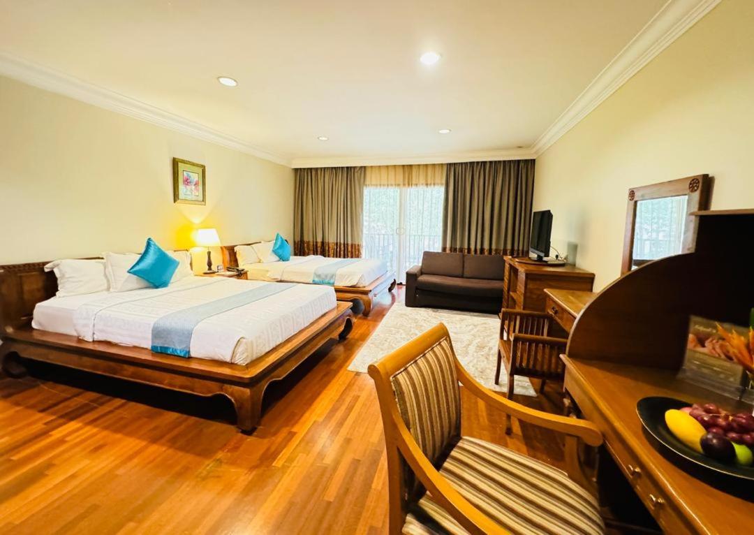 Deluxe Queen Room