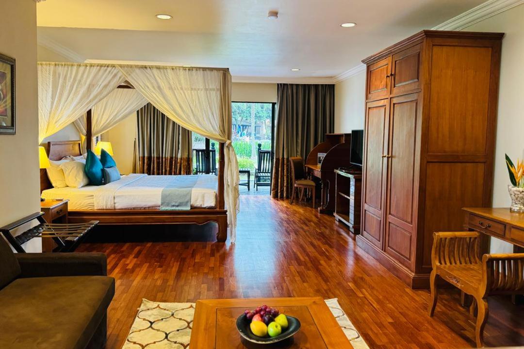 Executive King Room Lake View - Photo 2