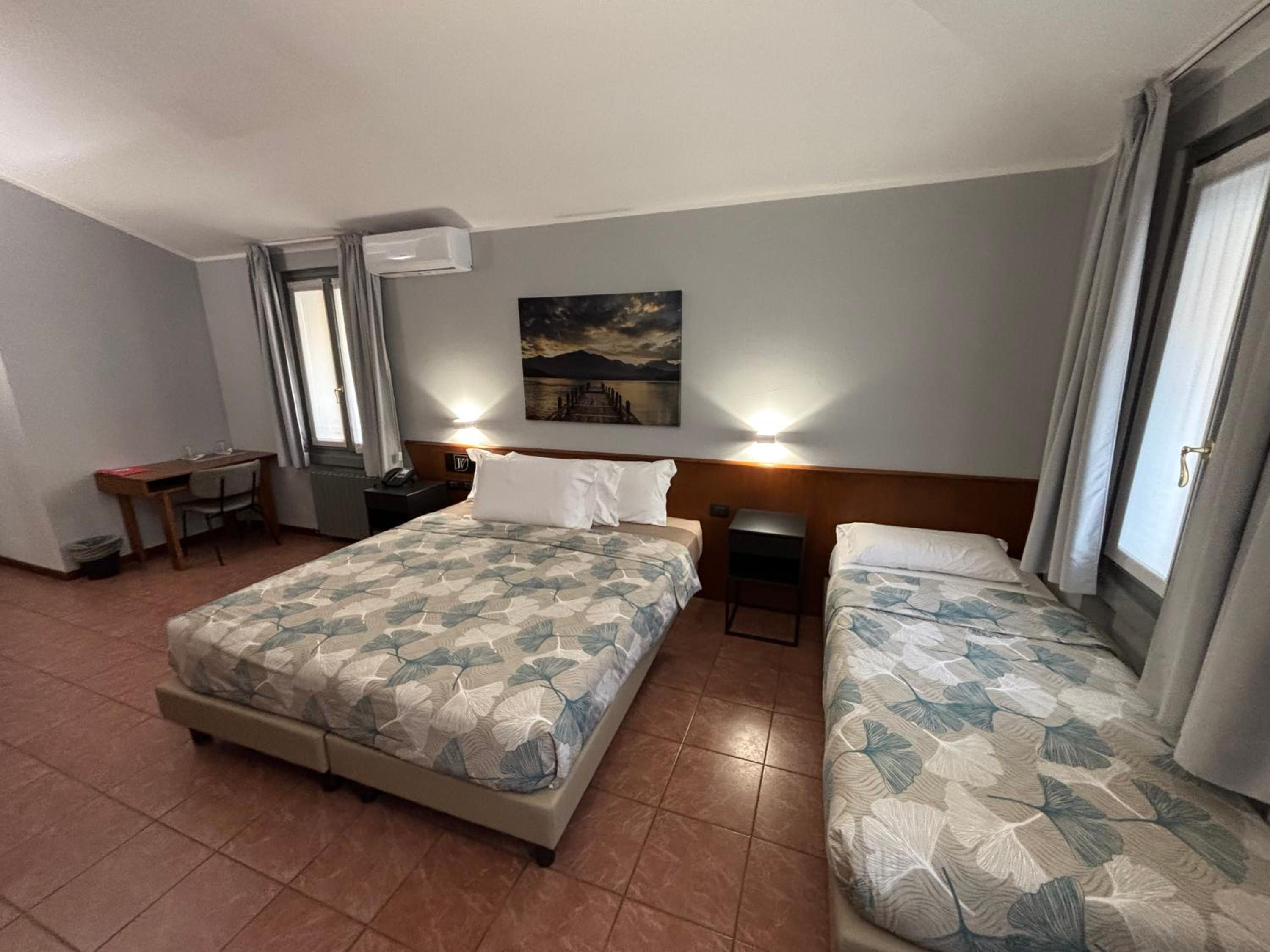Basic Triple Room photo 2