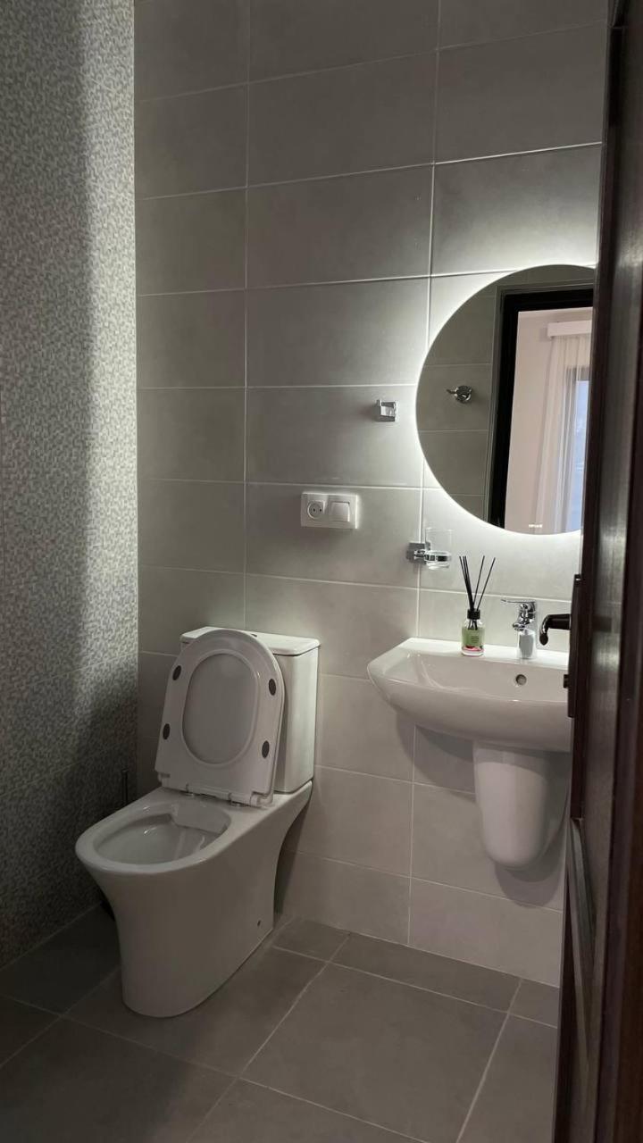 Family Room with Private Bathroom photo 2