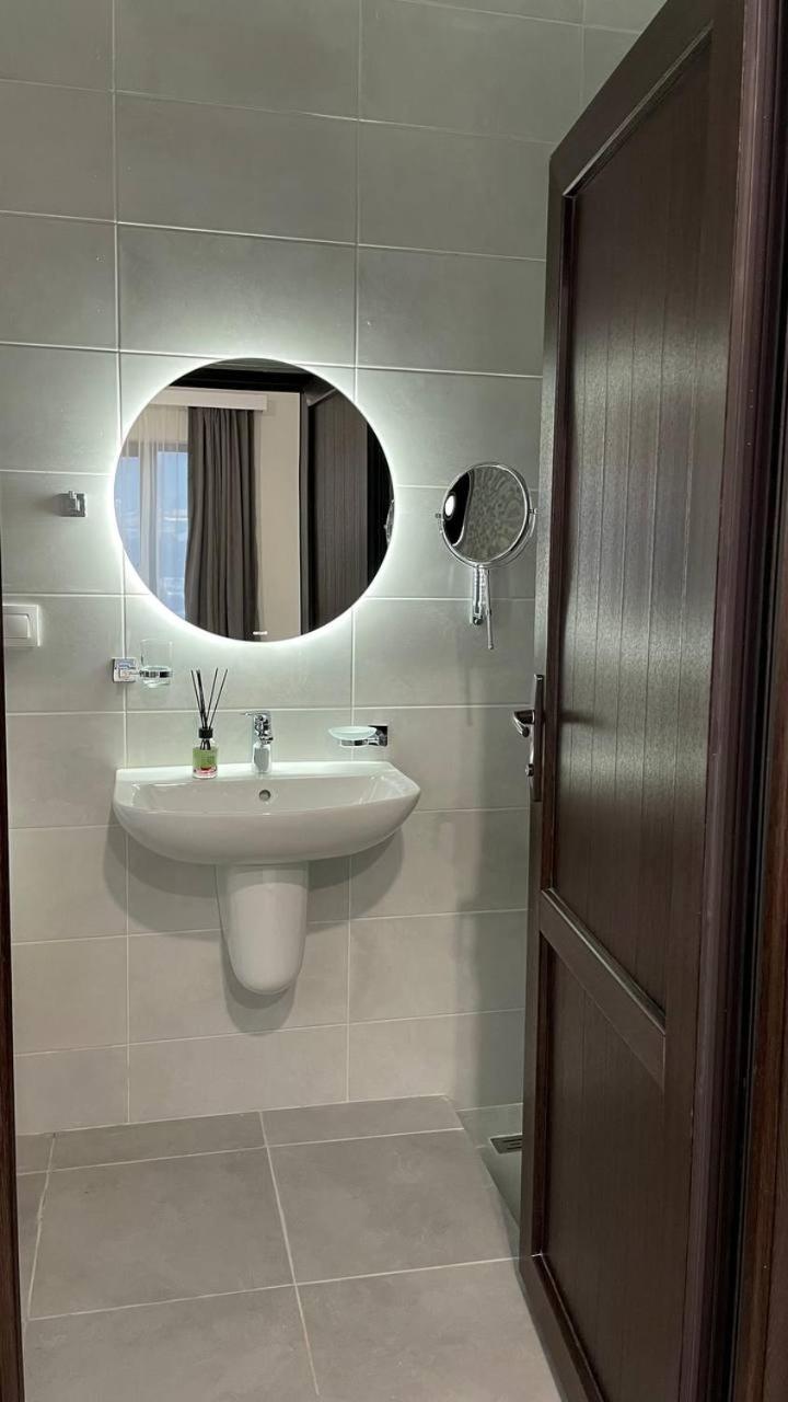 Family Room with Private Bathroom photo 3
