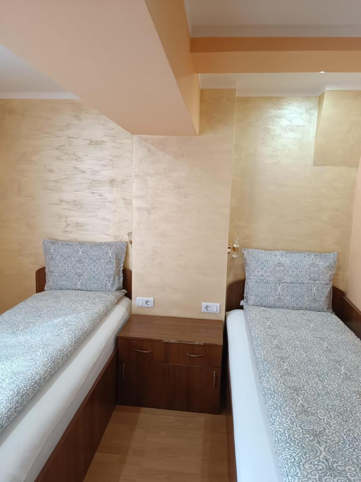 Deluxe Room (2 Adults + 1 Child) photo 2