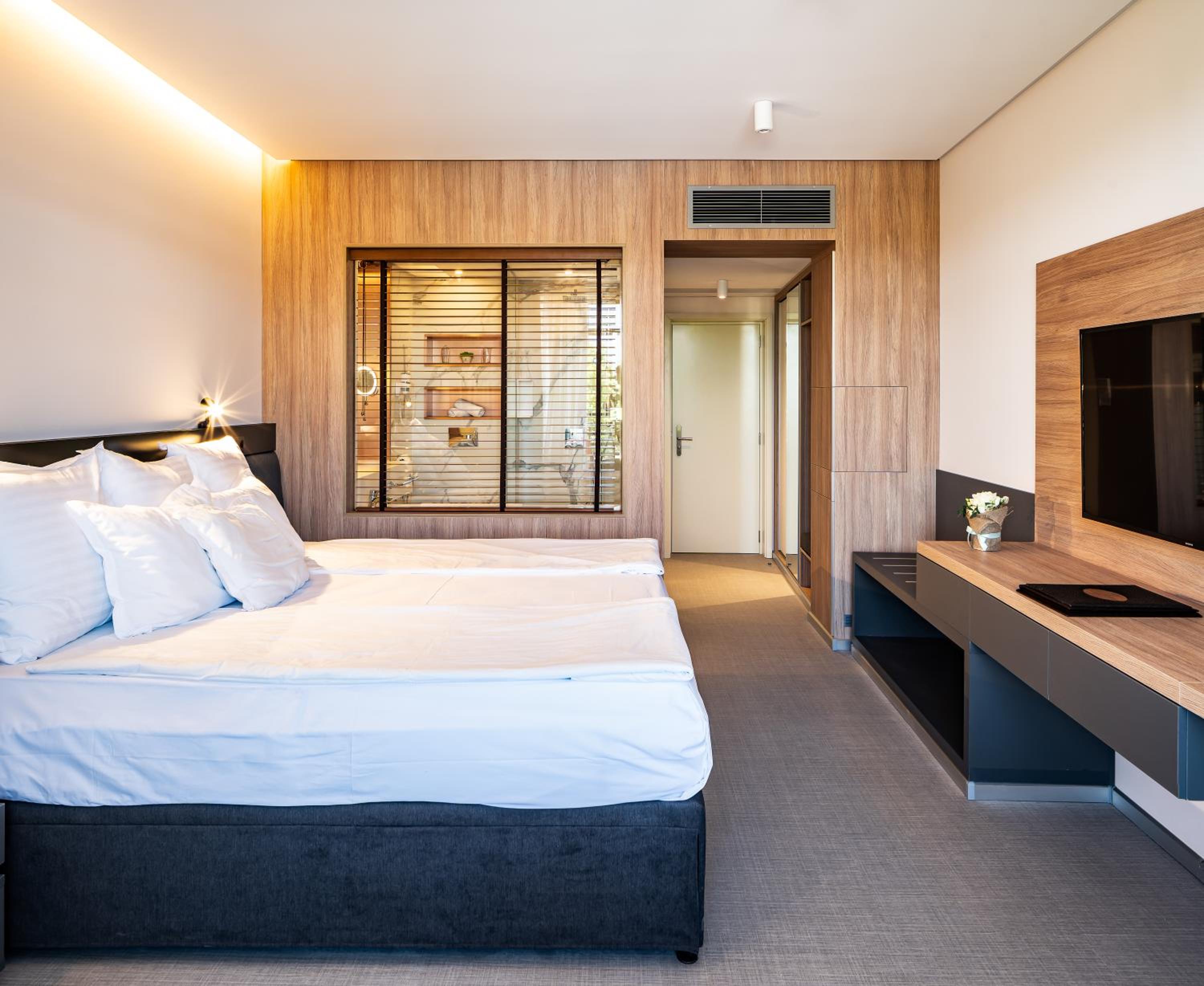 Double or Twin Room with Balcony - Photo 3