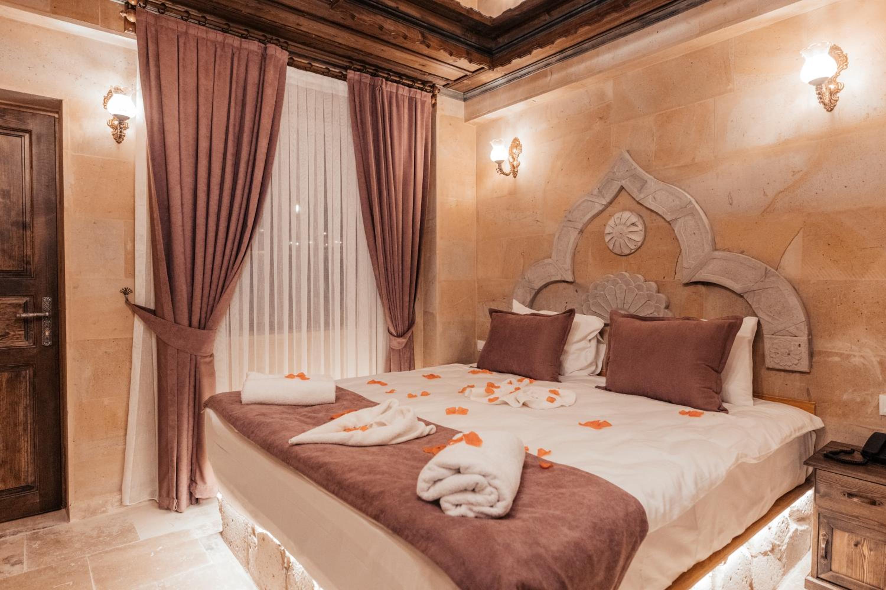 Deluxe Double Room with Bath photo 2