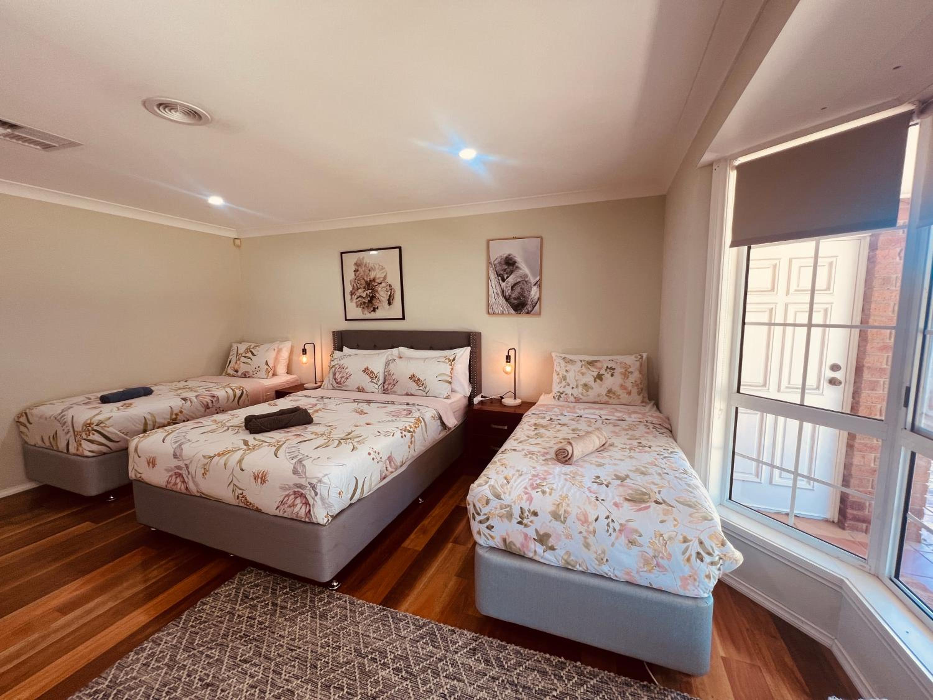 Economy Triple Room with Shared Bathroom photo 3
