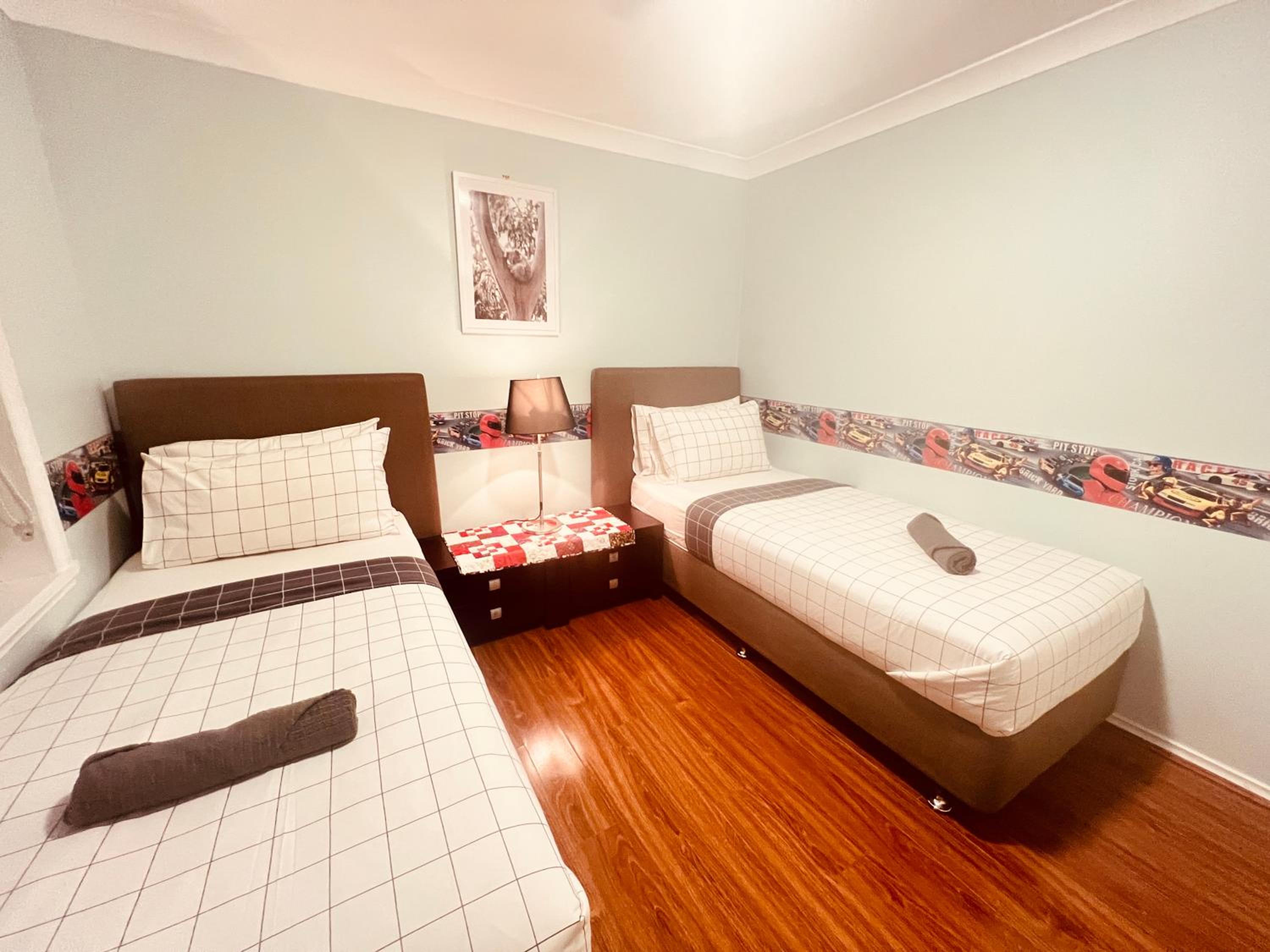 Standard Twin Room with Shared Bathroom photo 2