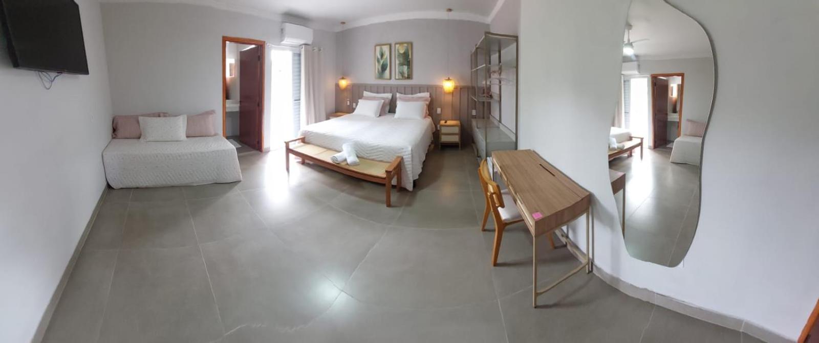 King Suite with Balcony photo 2