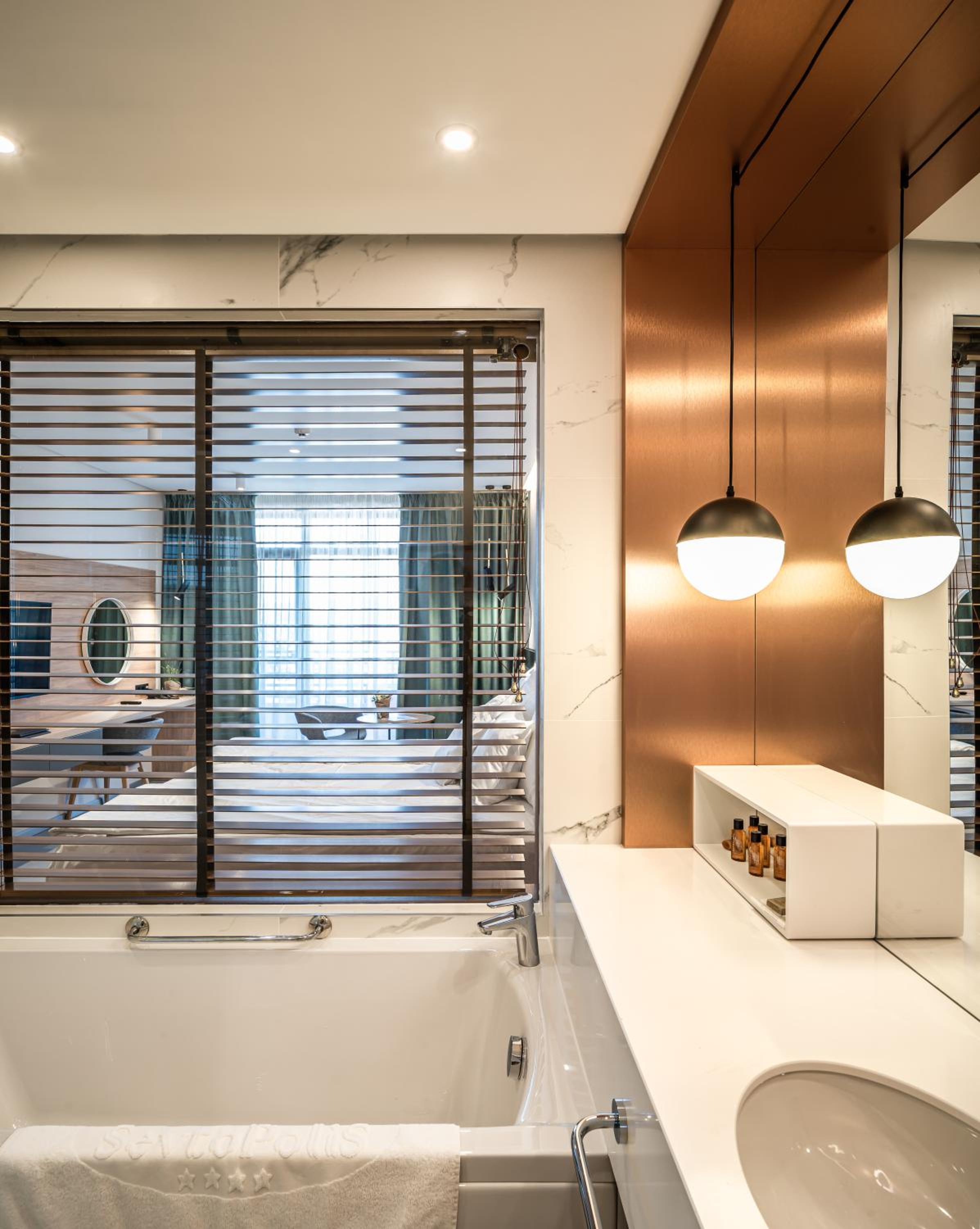 Double or Twin Room with Balcony - Photo 4