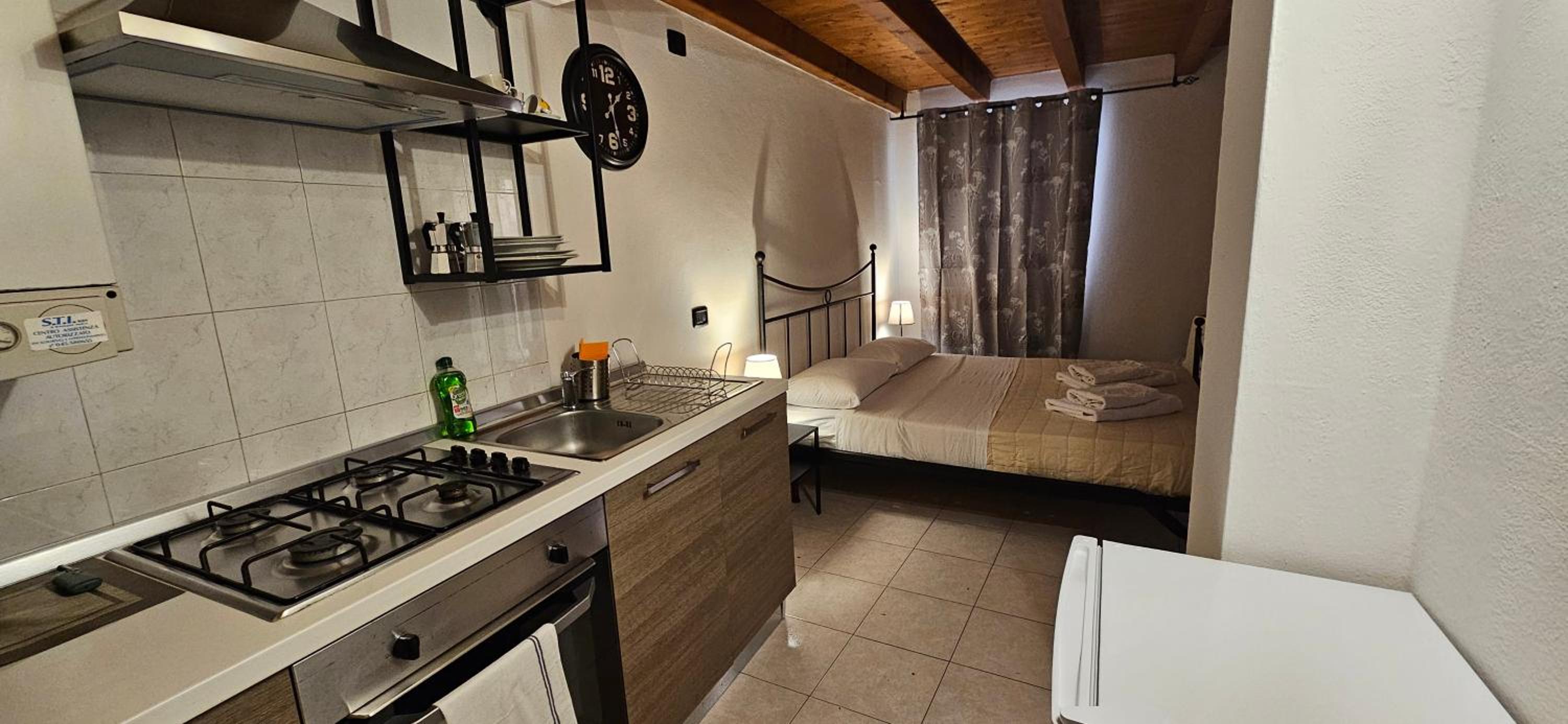 Studio Apartment with One Double Bed photo 2