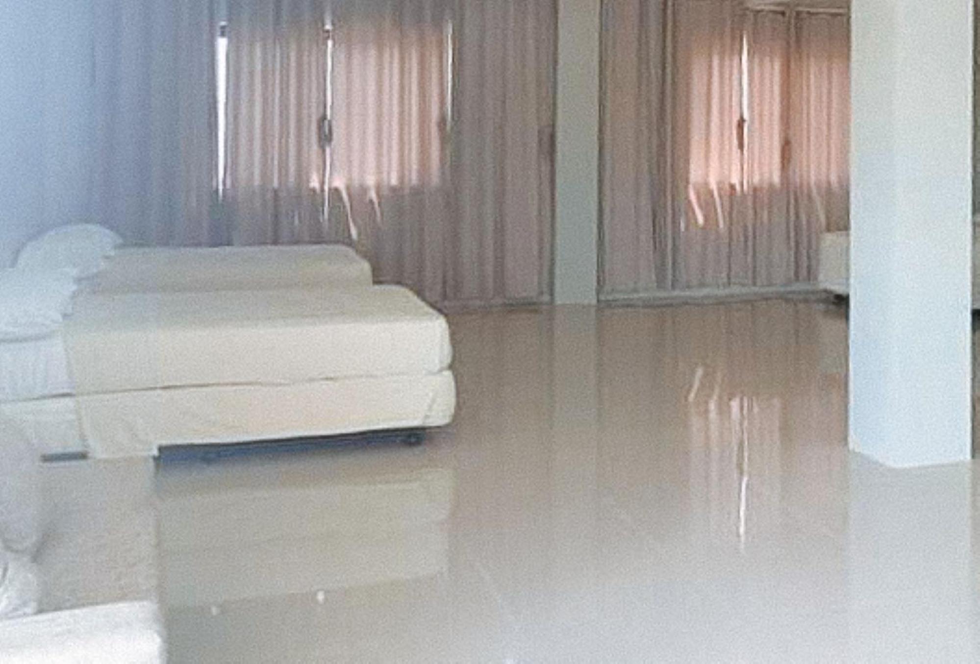 Family Room - Photo 2