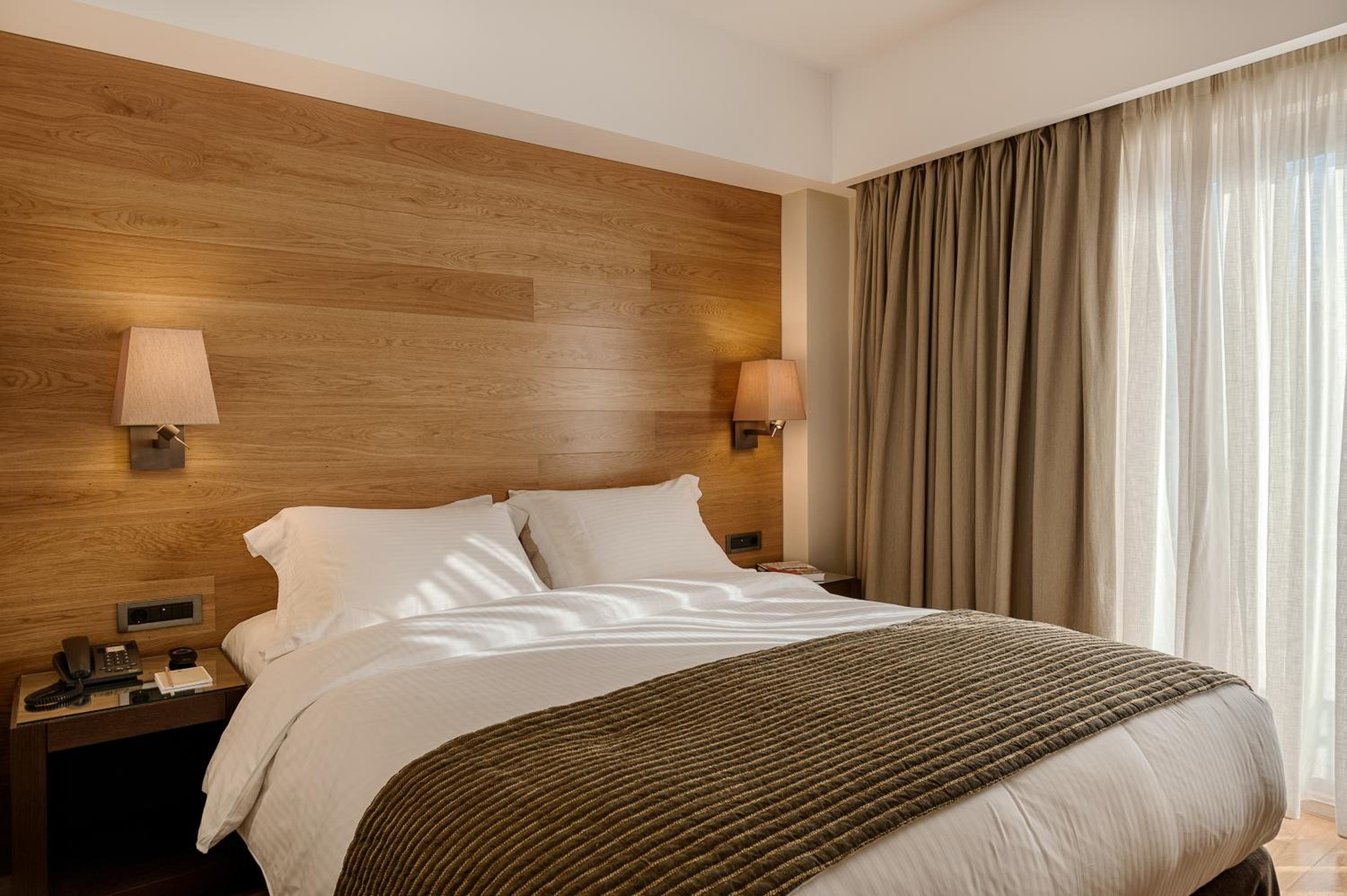 Standard Double or Twin Room thumbnail 6