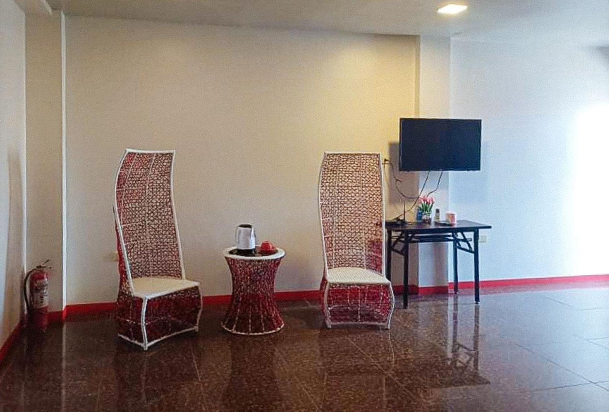 Family Room - Photo 3