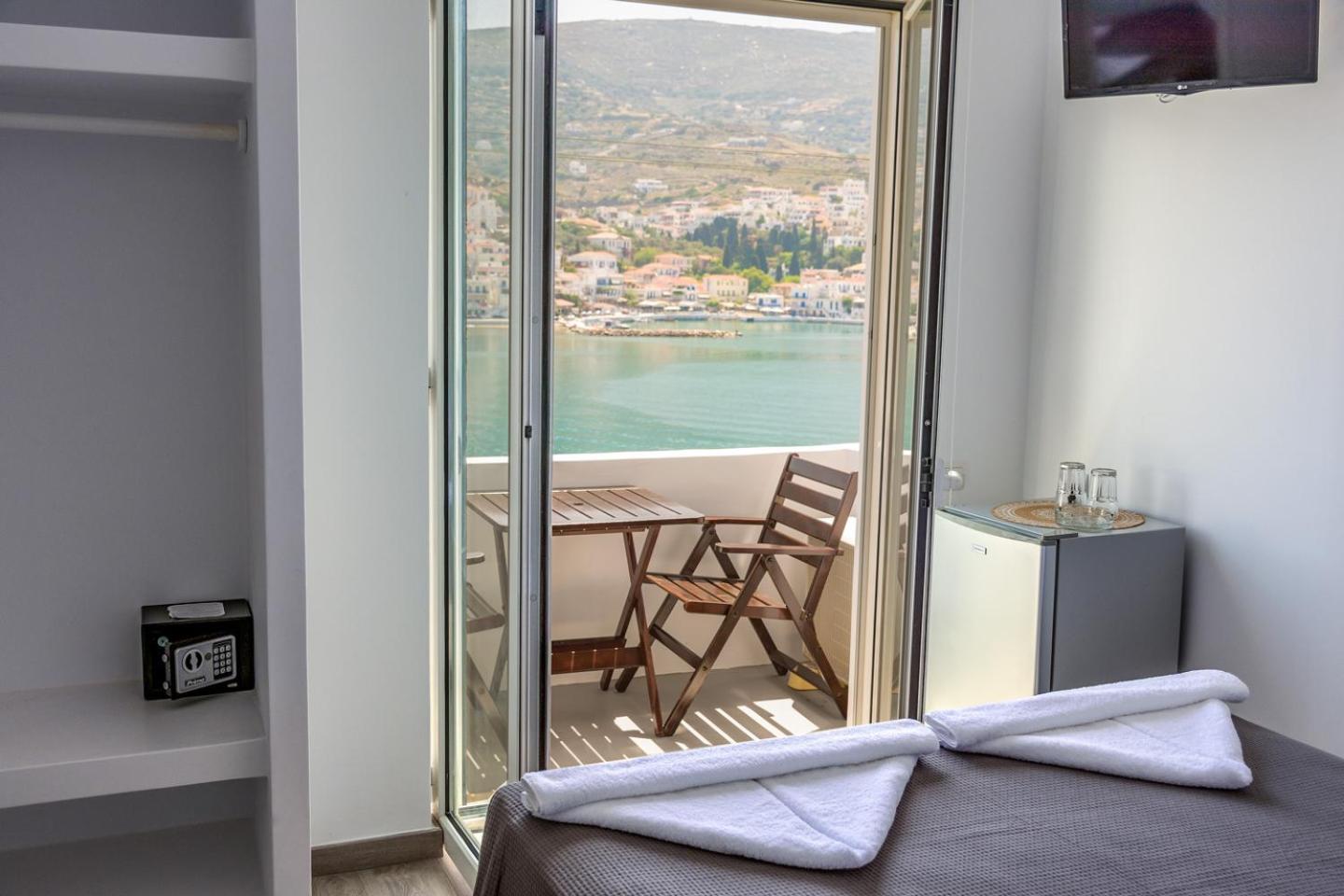 Deluxe Double Room with Balcony and Sea View photo 1