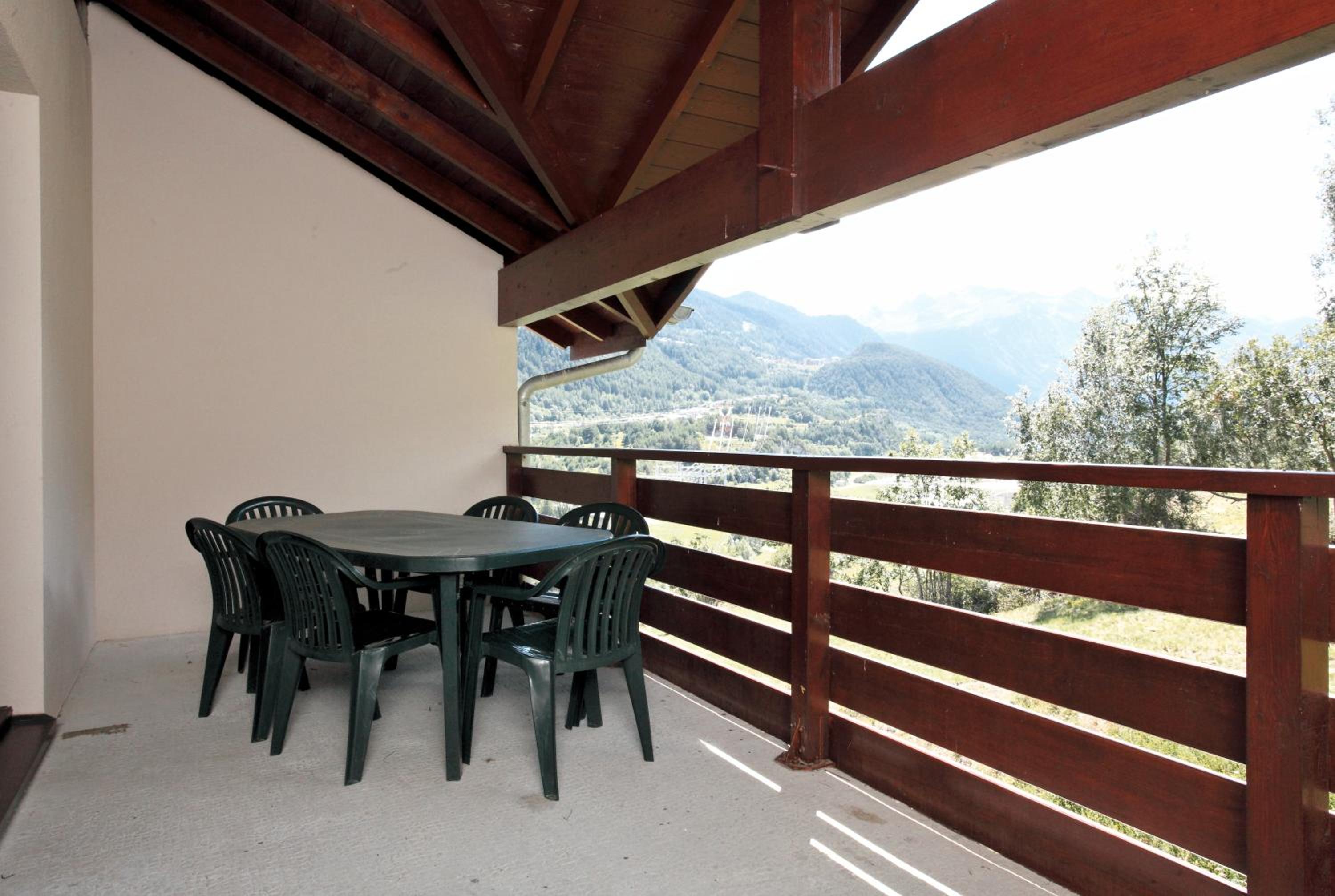 Duplex Apartment with Balcony - Photo 12