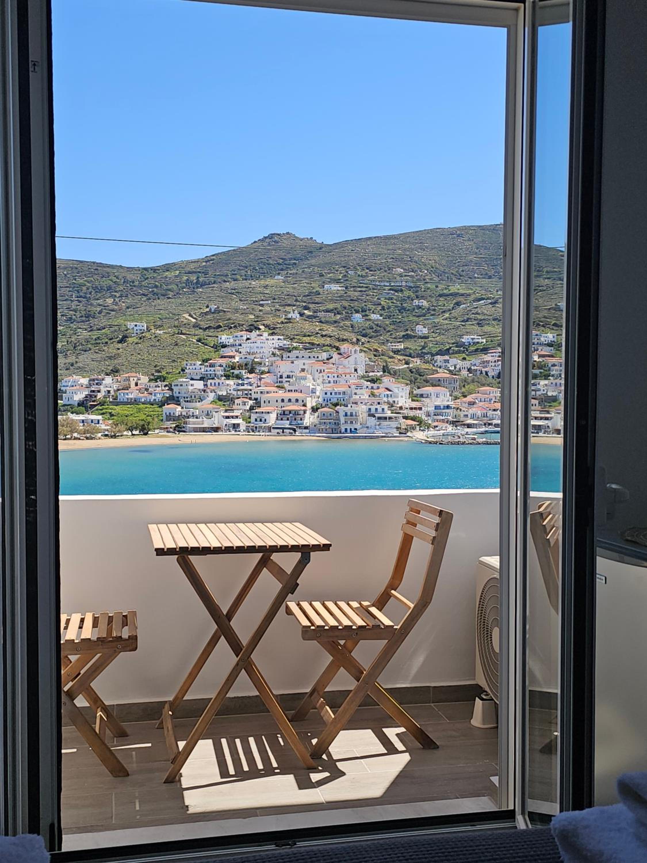 Deluxe Double Room with Balcony and Sea View photo 2
