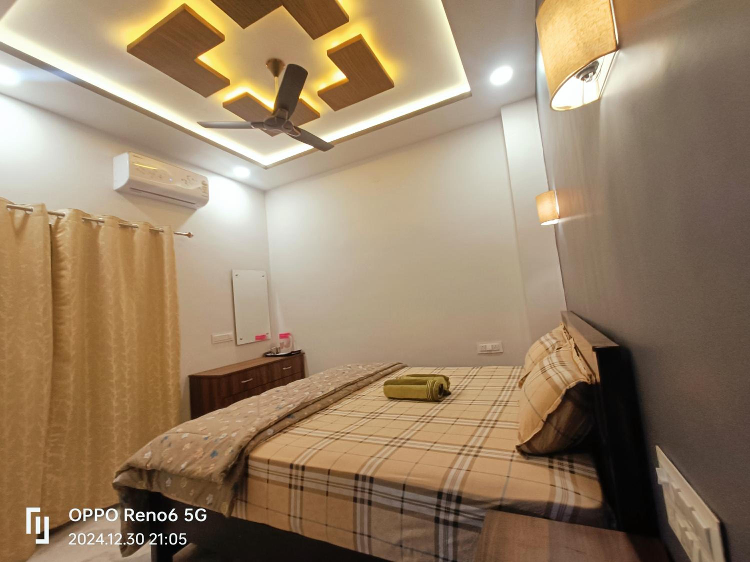 Deluxe Double Room with Balcony photo 3