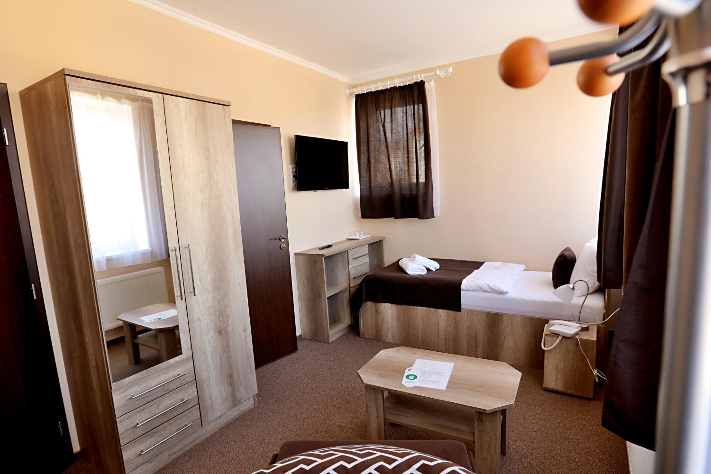 Double Room - Photo 7