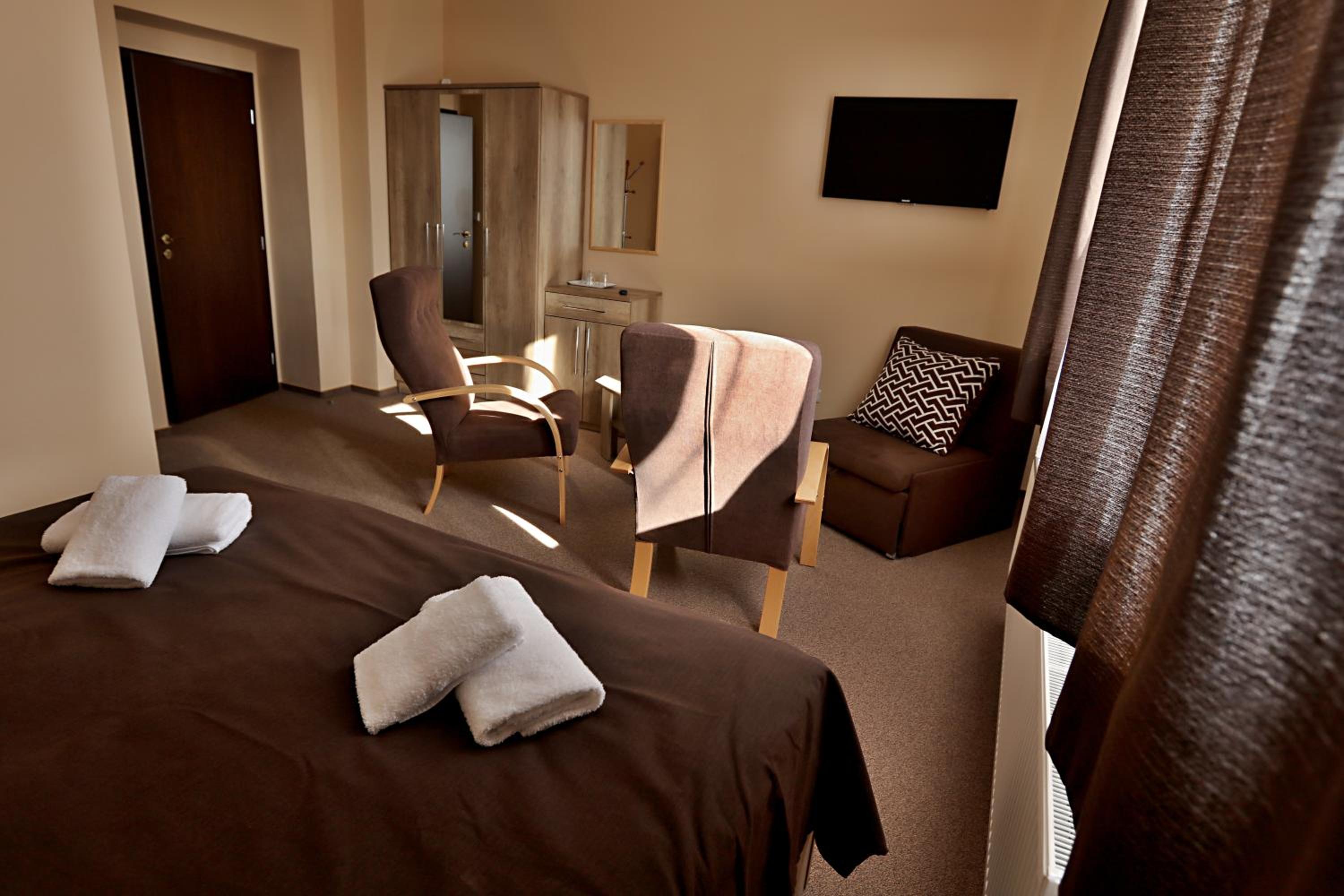 Double Room - Photo 8