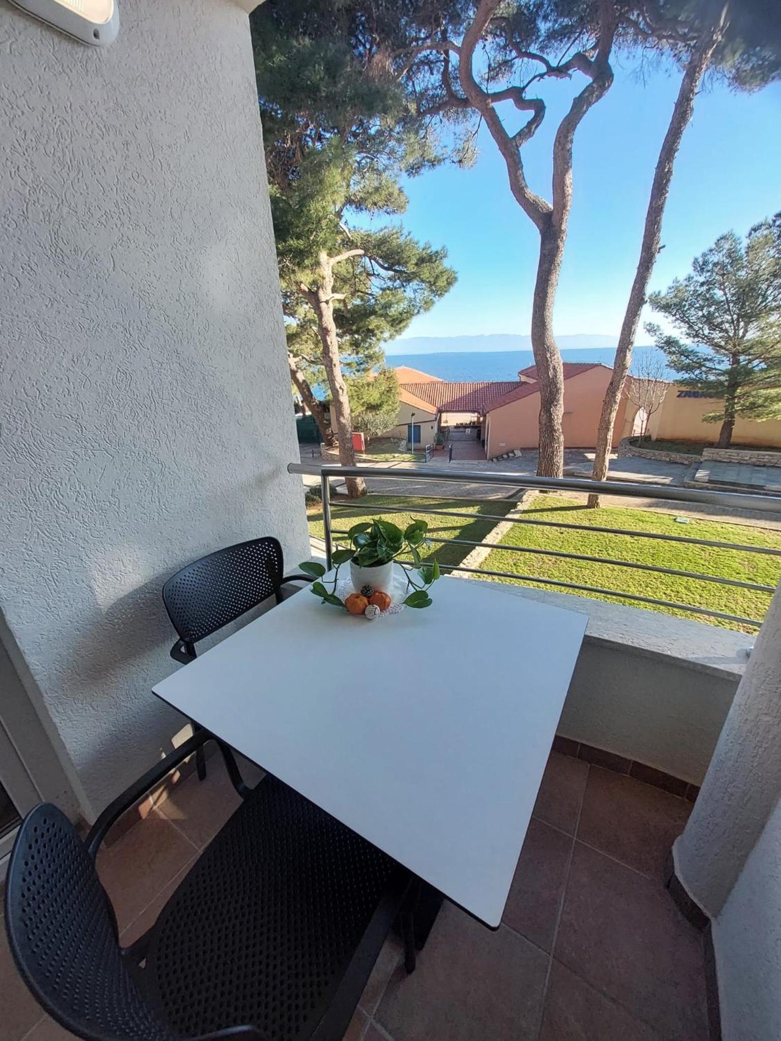 One-Bedroom Apartment with Balcony