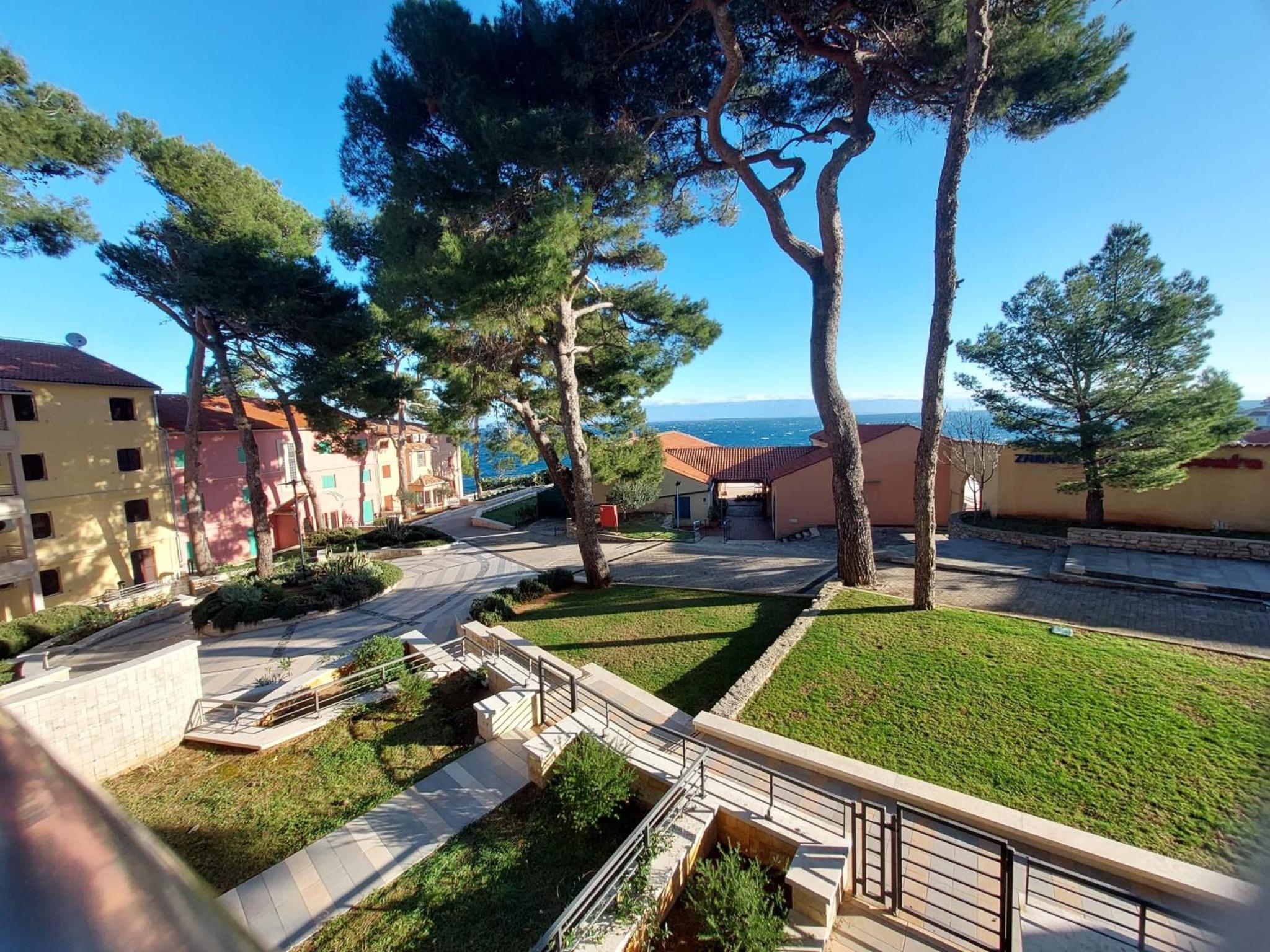 One-Bedroom Apartment with Balcony photo 2
