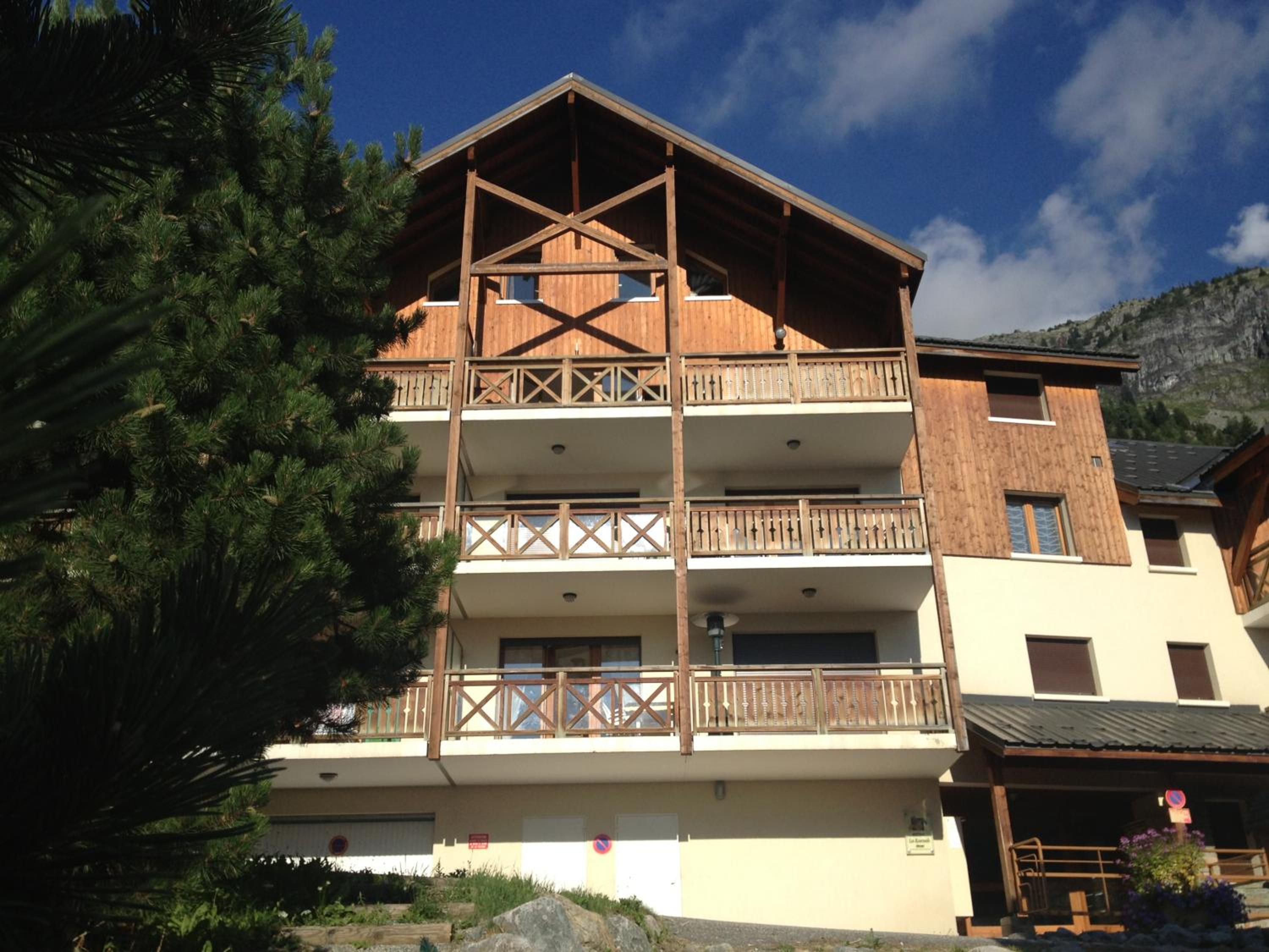 Apartment with Mountain View photo 3