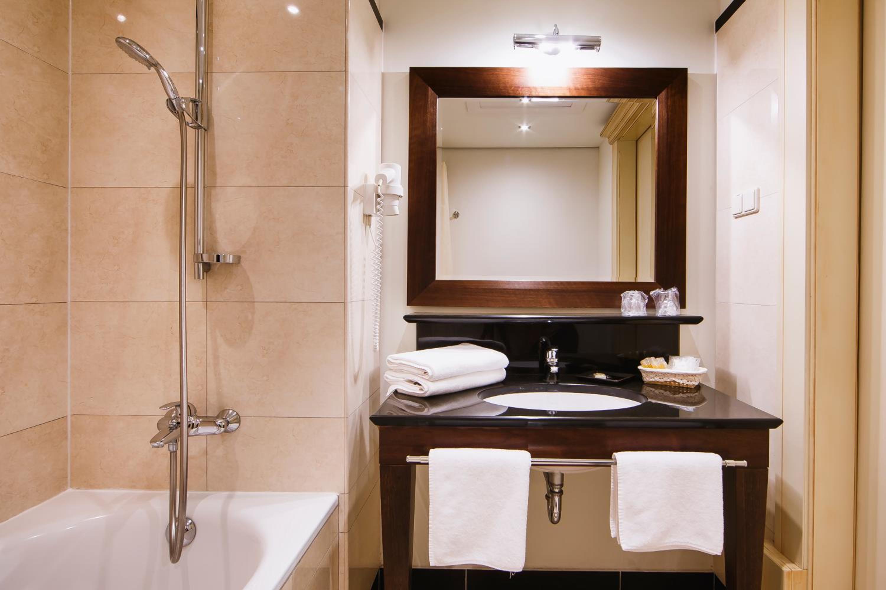 Classic Twin Room - Photo 7