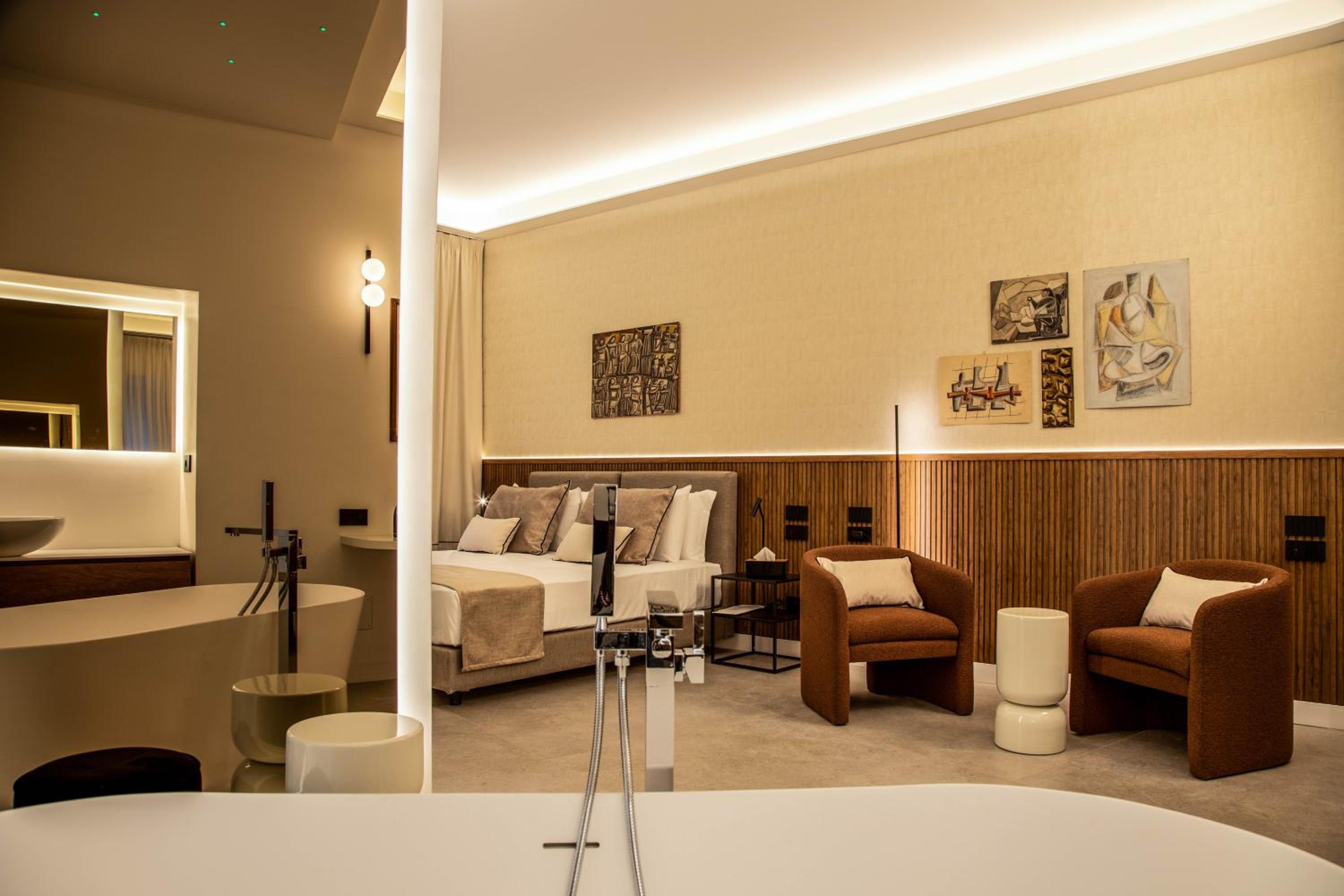 Deluxe King Room