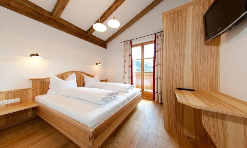 Chalet (8 Adults)