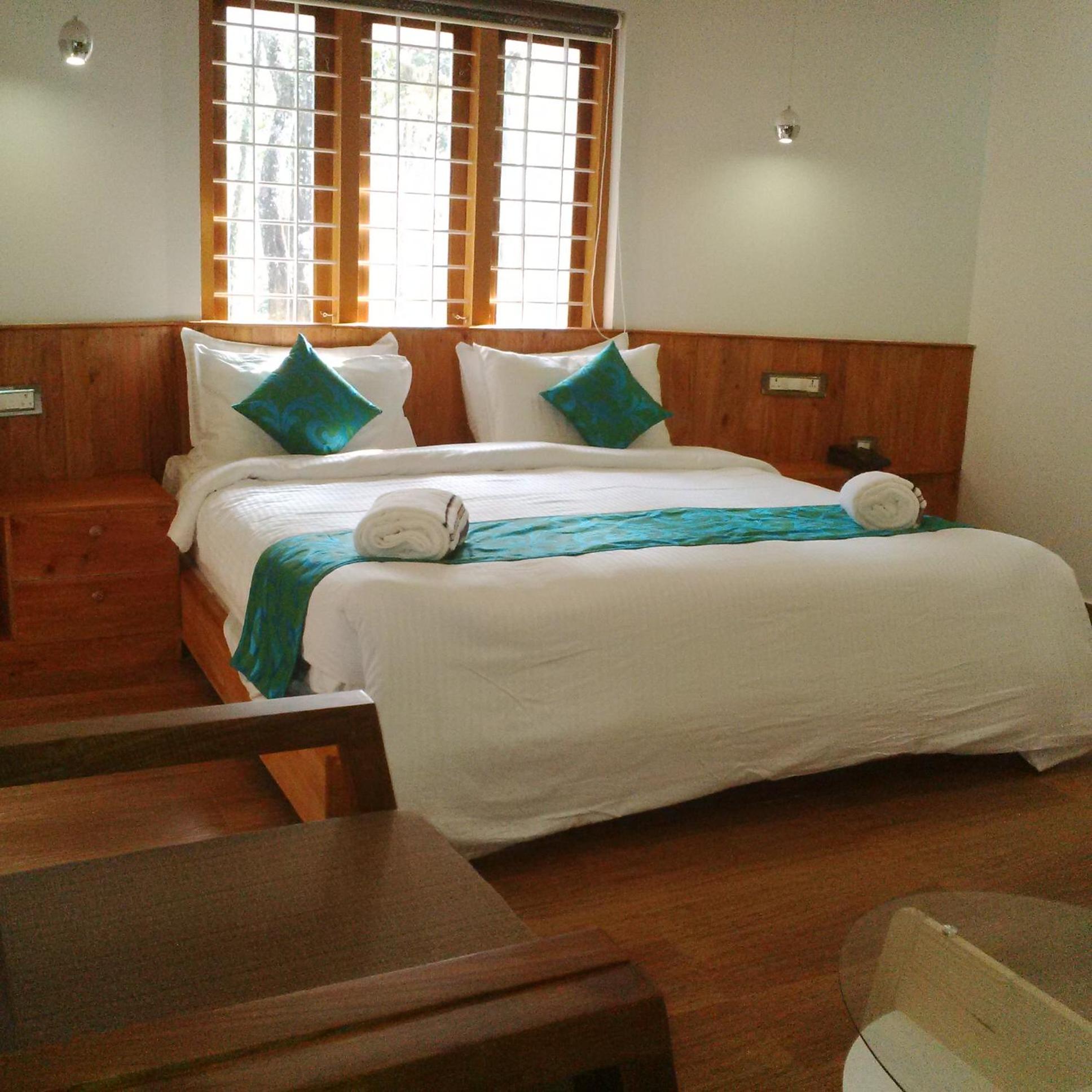Deluxe  Double Room with AC photo 2