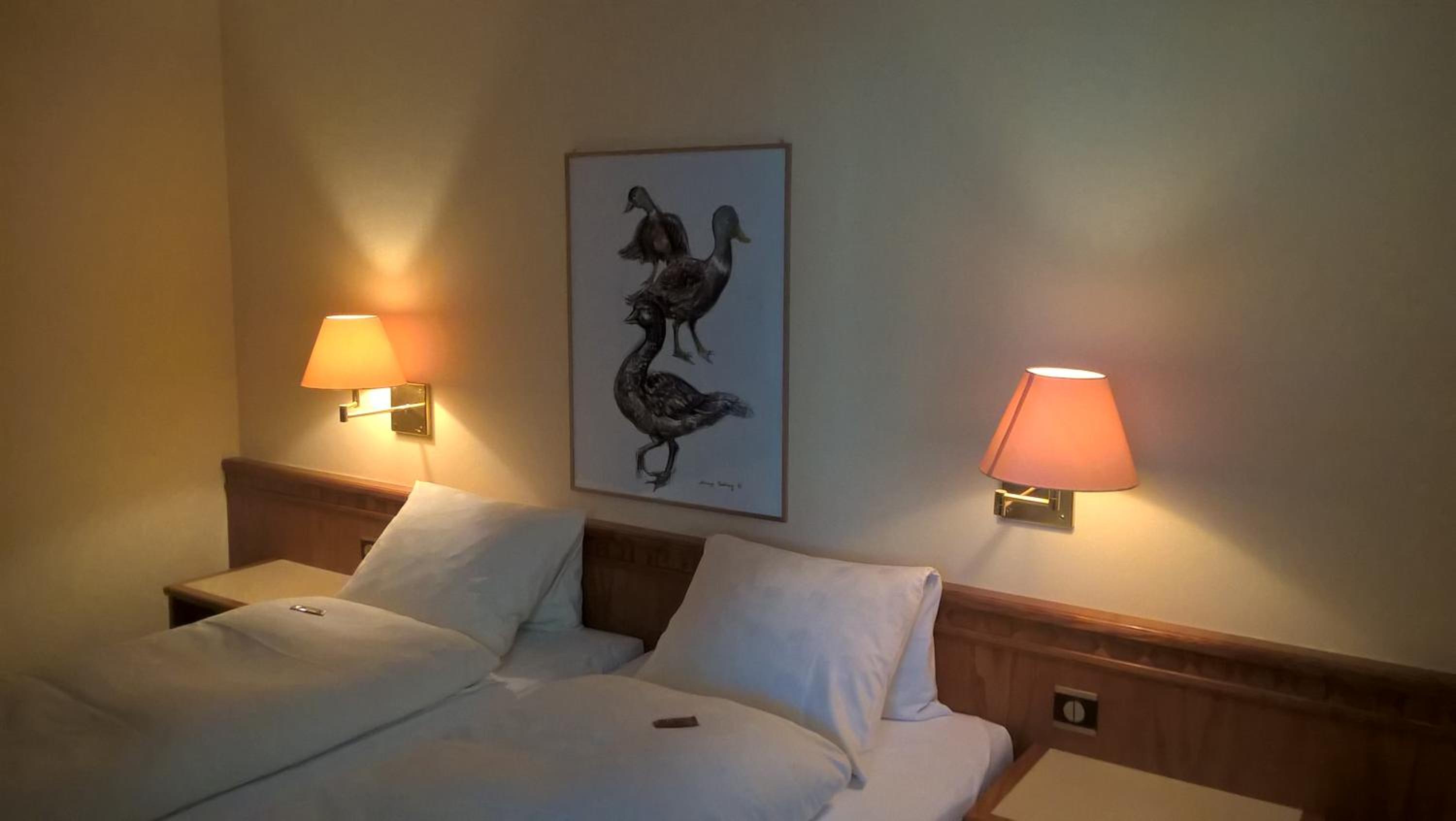 Double or Twin Room with Private Bathroom - Photo 4