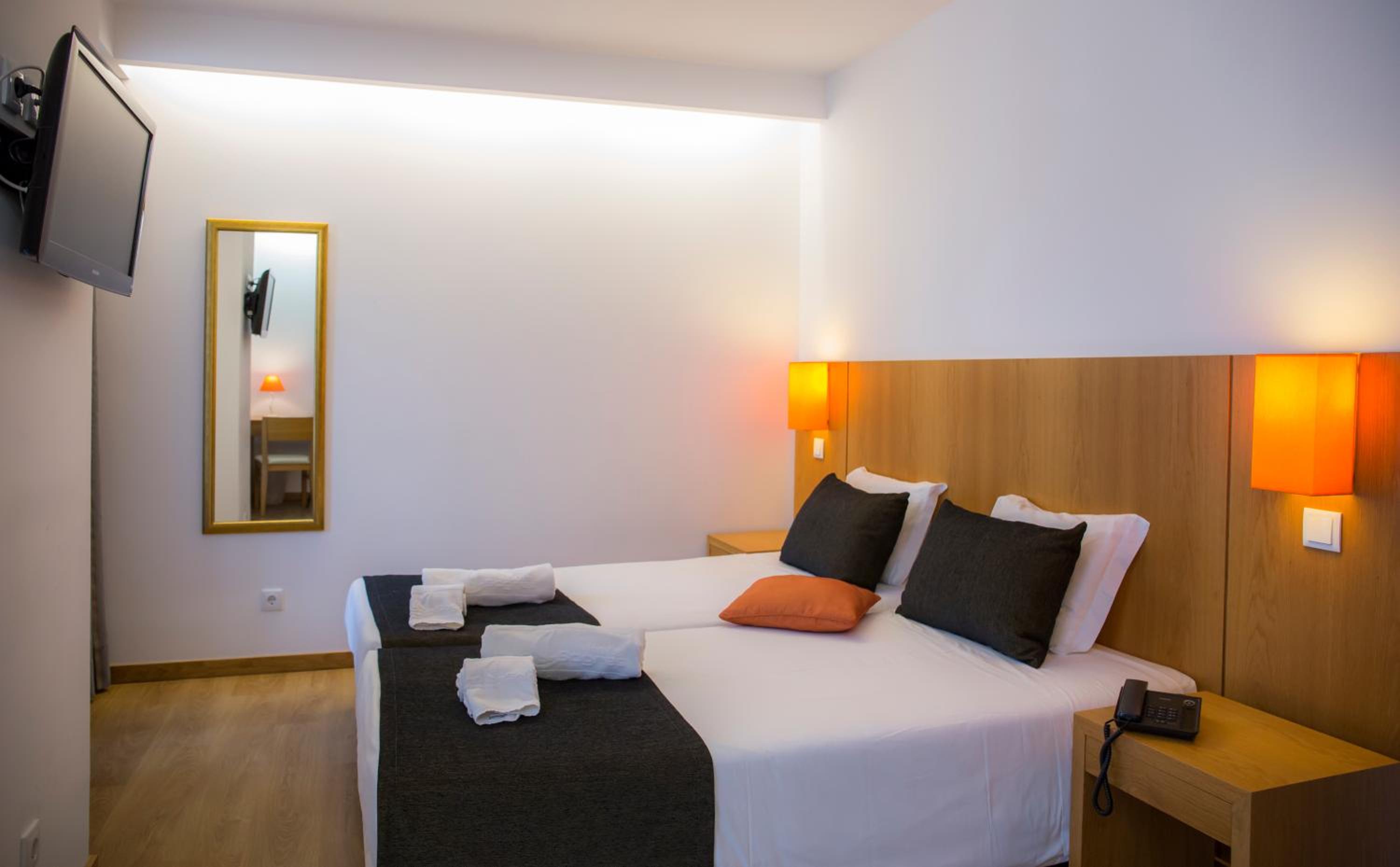 Double or Twin Room - Photo 8