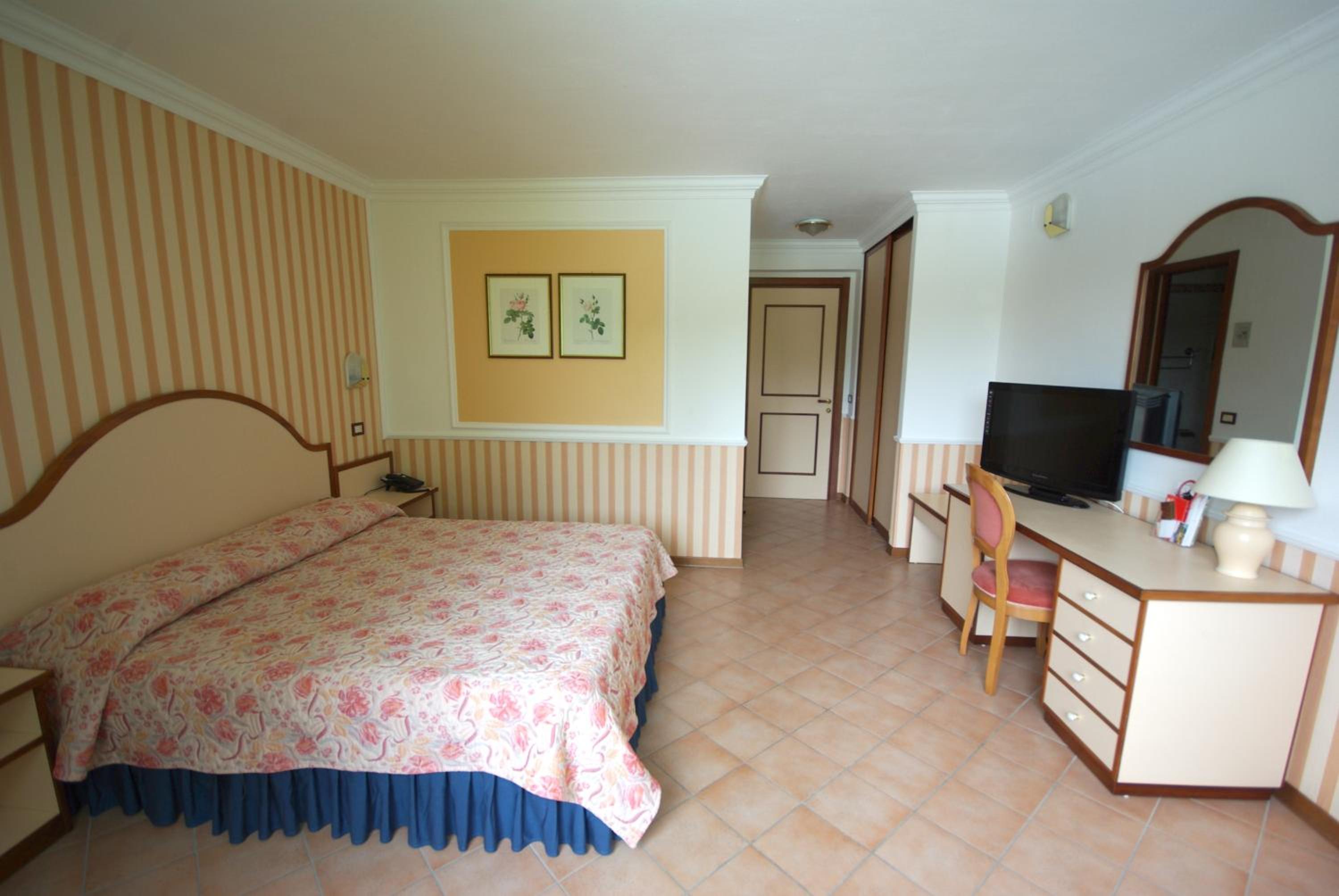 Double or Twin Room - Annex with Spa Access photo 2