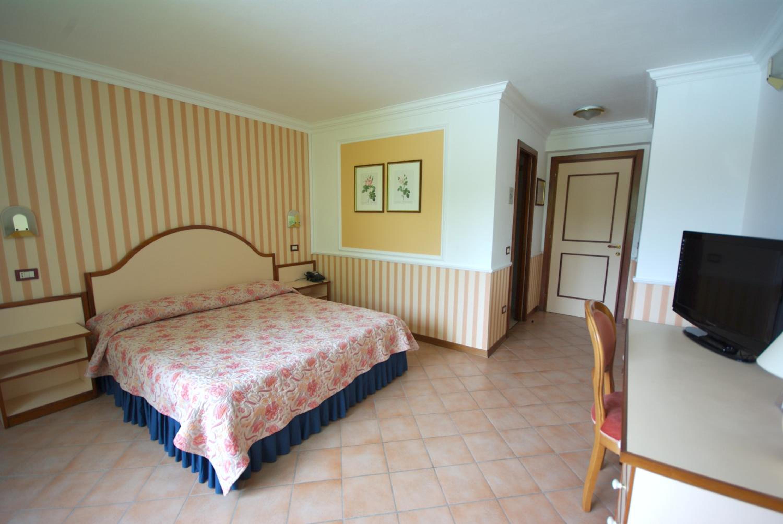 Double or Twin Room - Annex with Spa Access photo 3