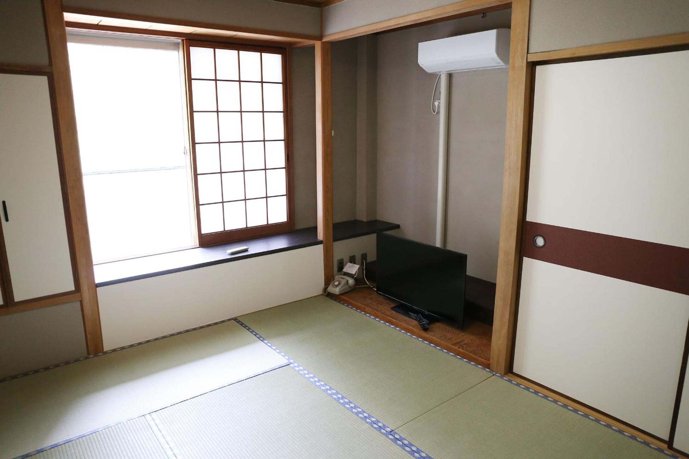 Japanese-Style Twin Room with Mountain View -Smoking