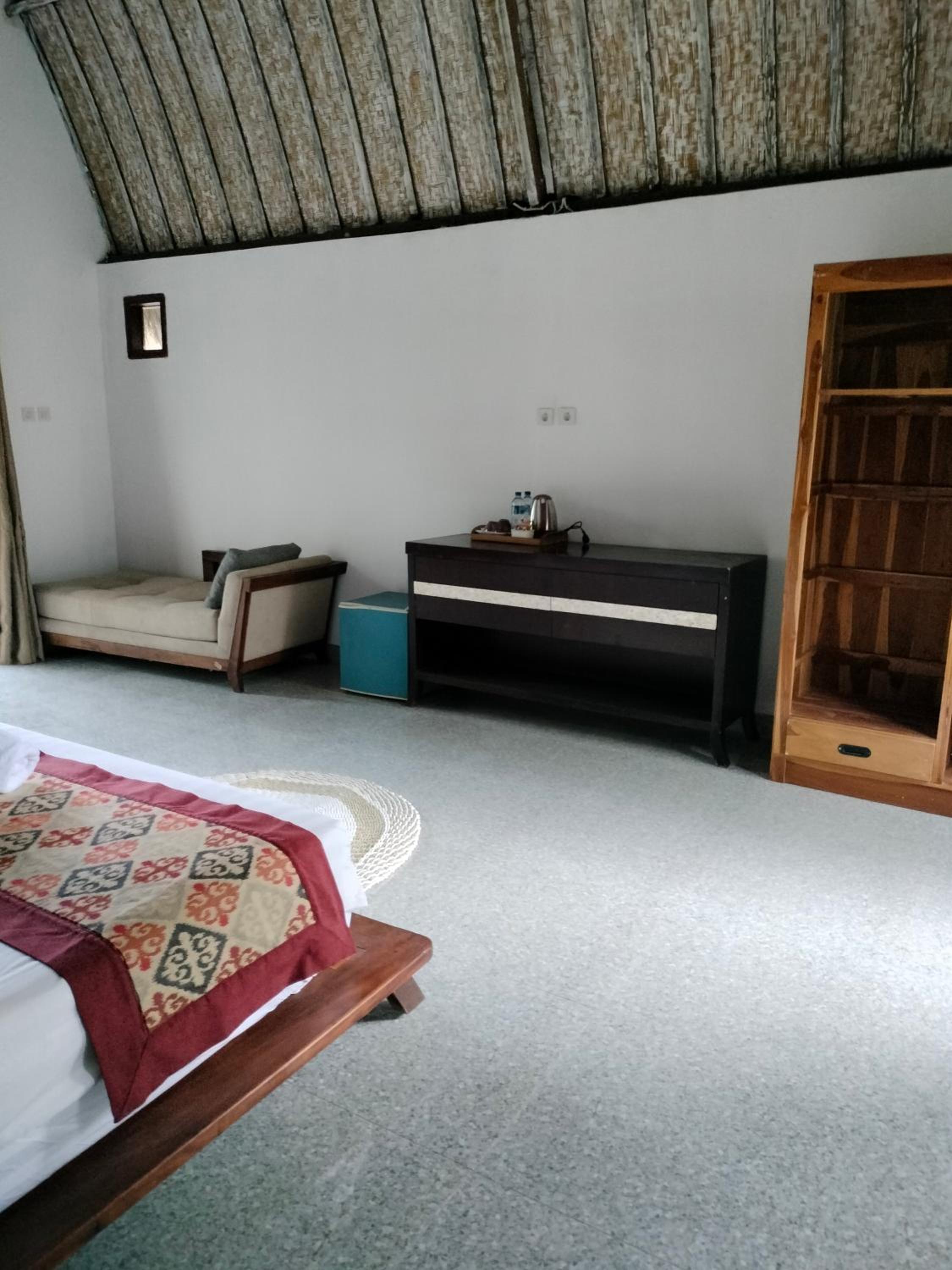 Double Room with Pool View - Photo 8