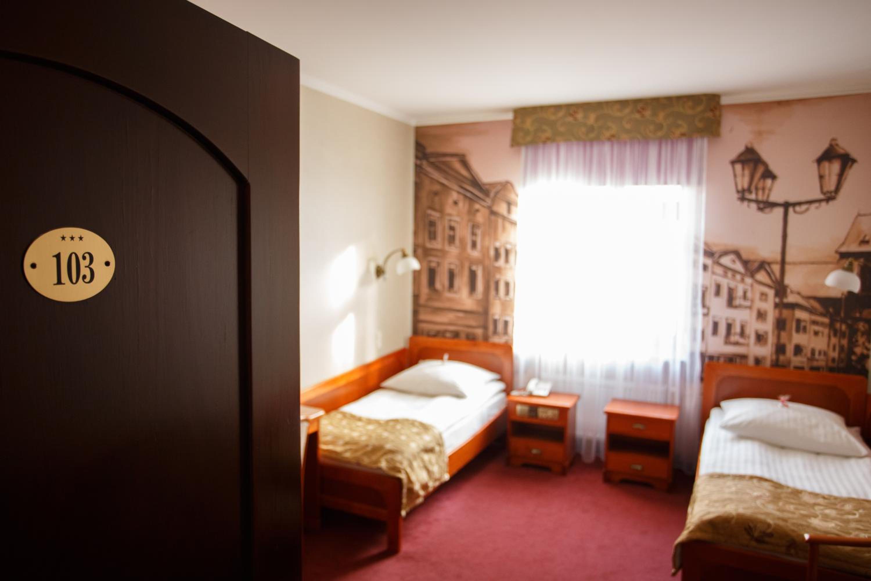 Twin Room - Photo 10