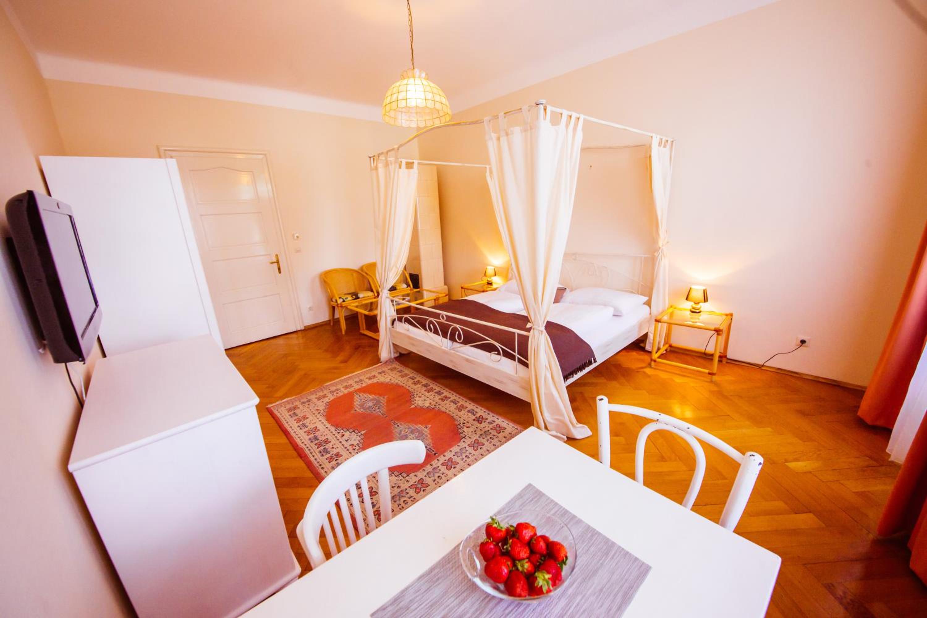 Studio Apartment photo 3