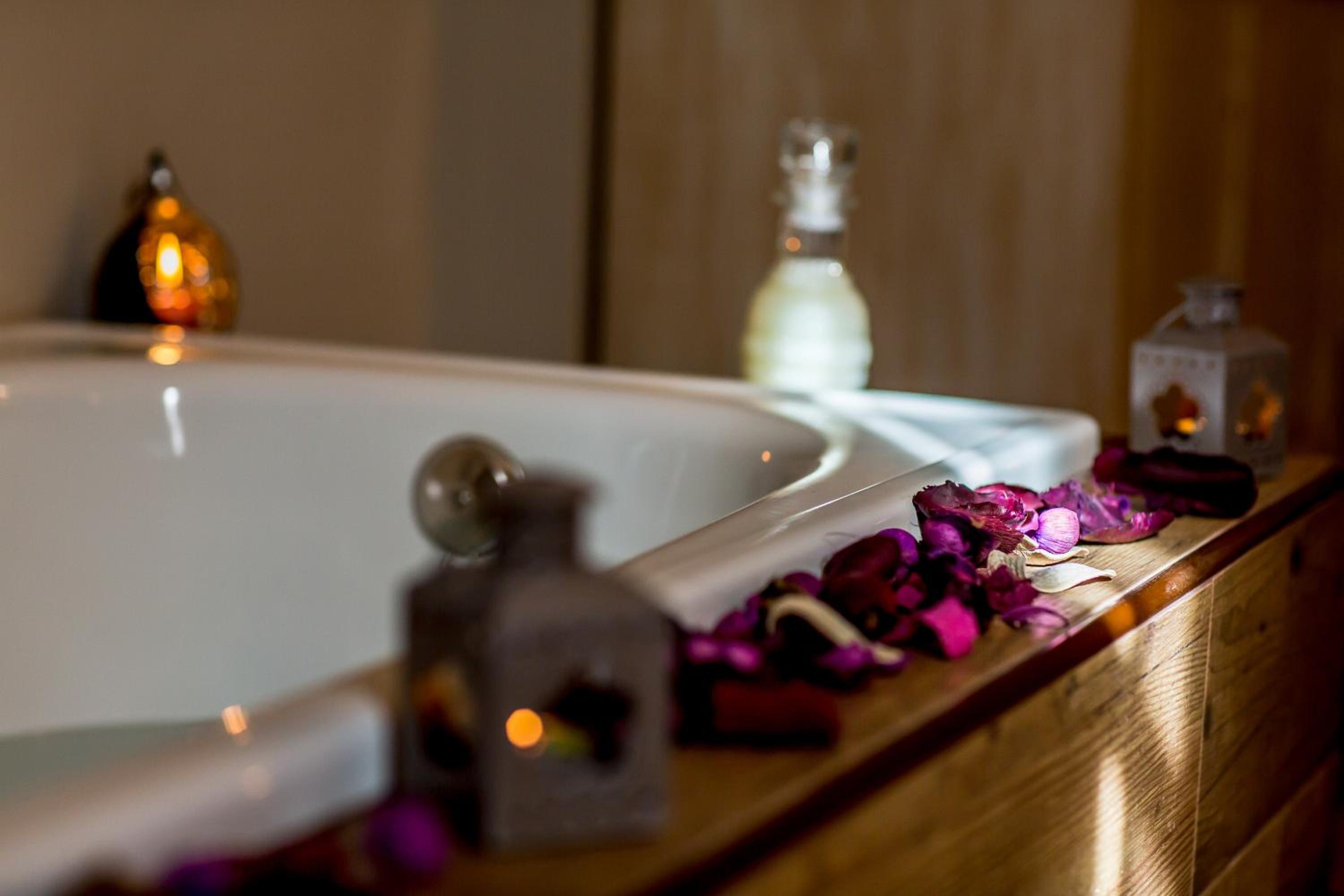 Deluxe Suite with Bath