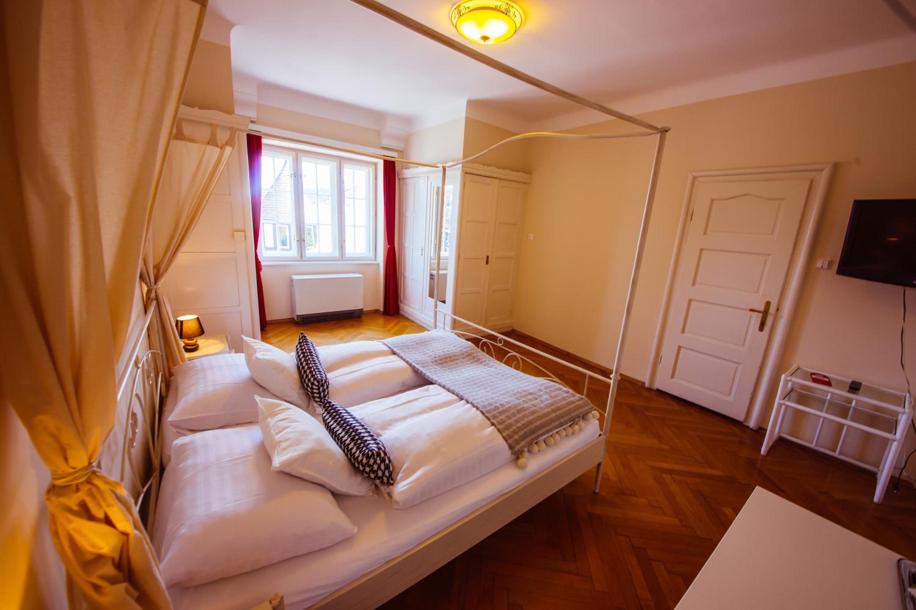 Double Room with Lake View photo 2