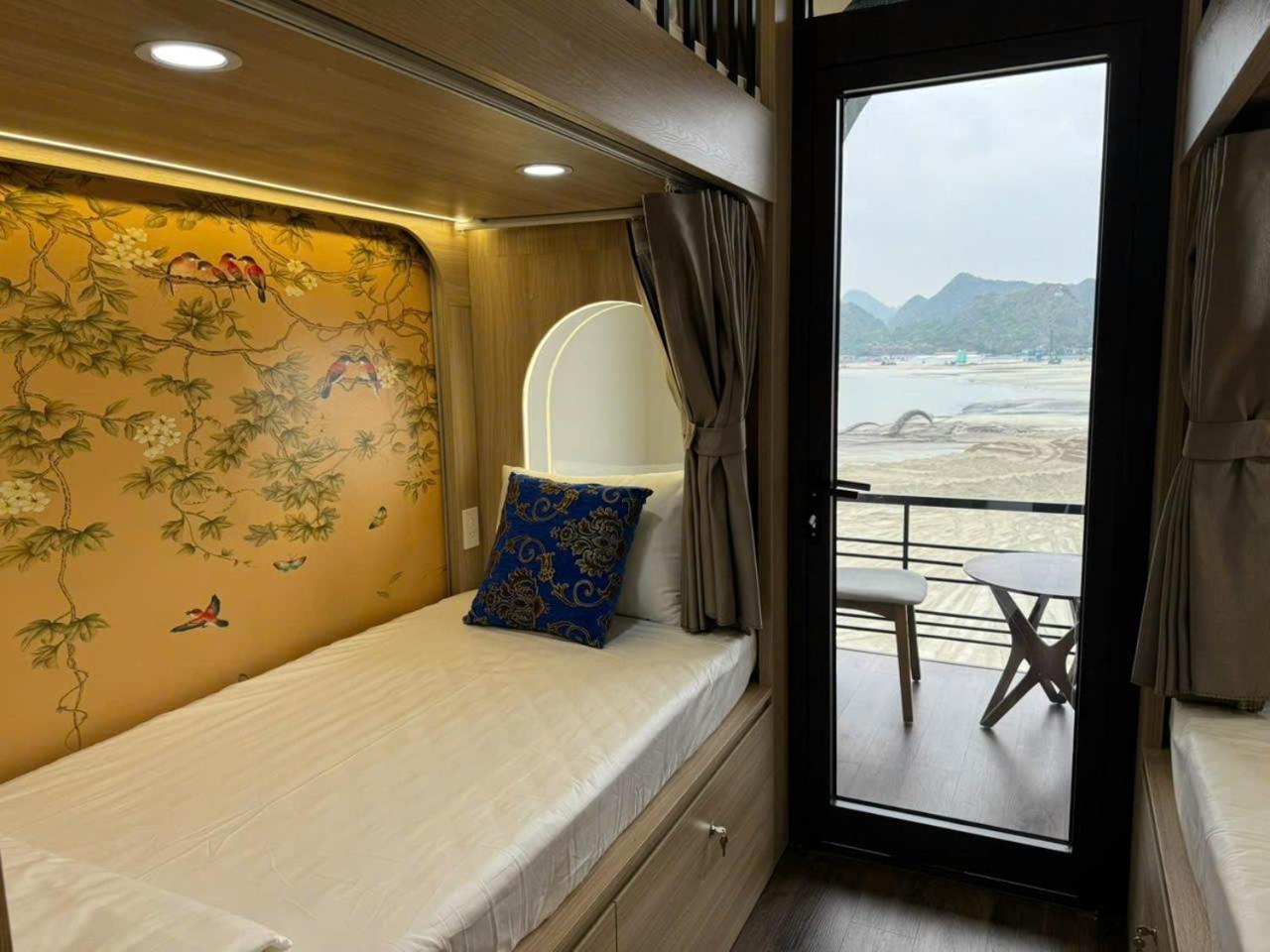 Bed in 10-Bed Mixed Dormitory Room