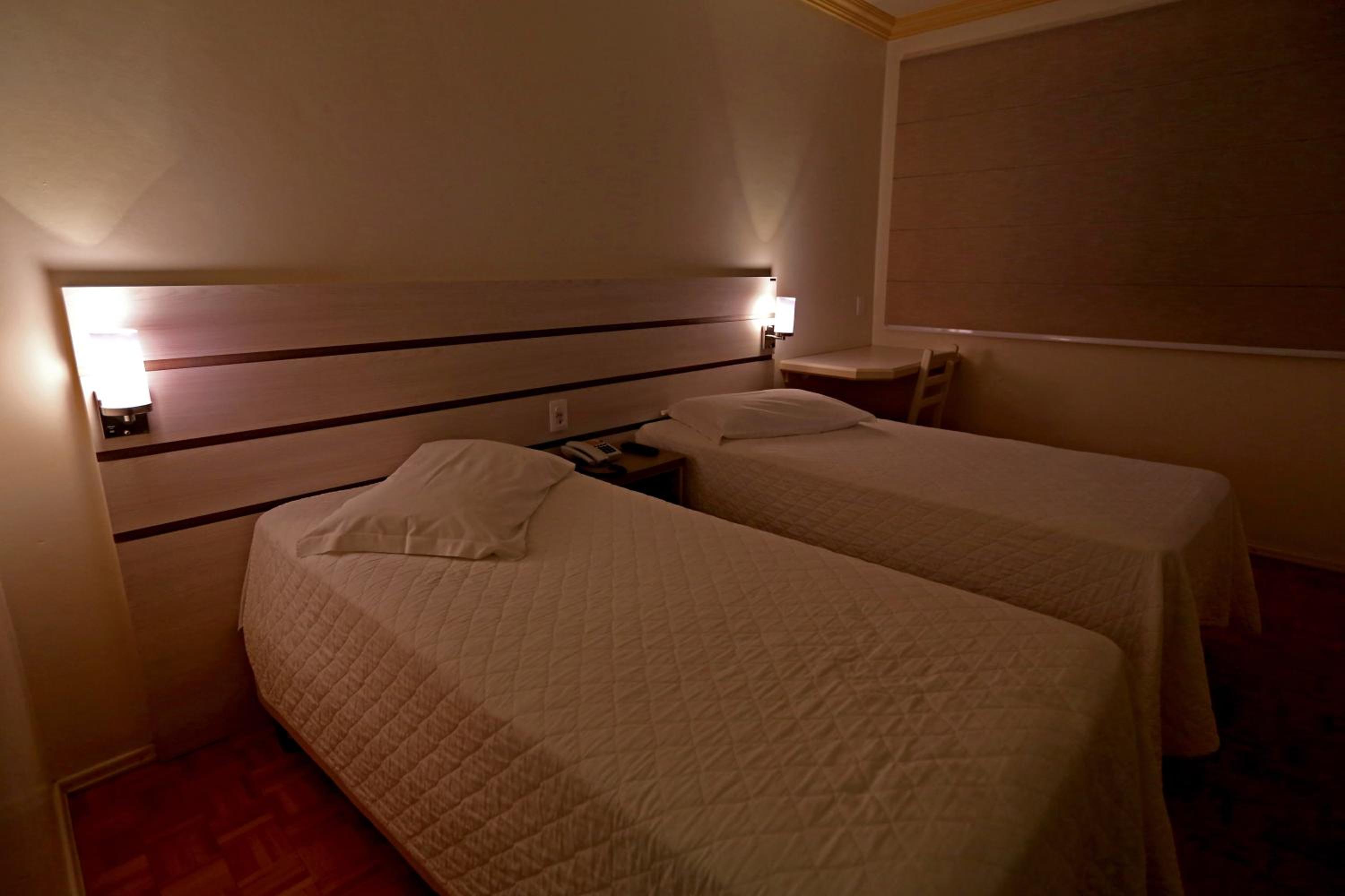 Standard Twin Room - Photo 1