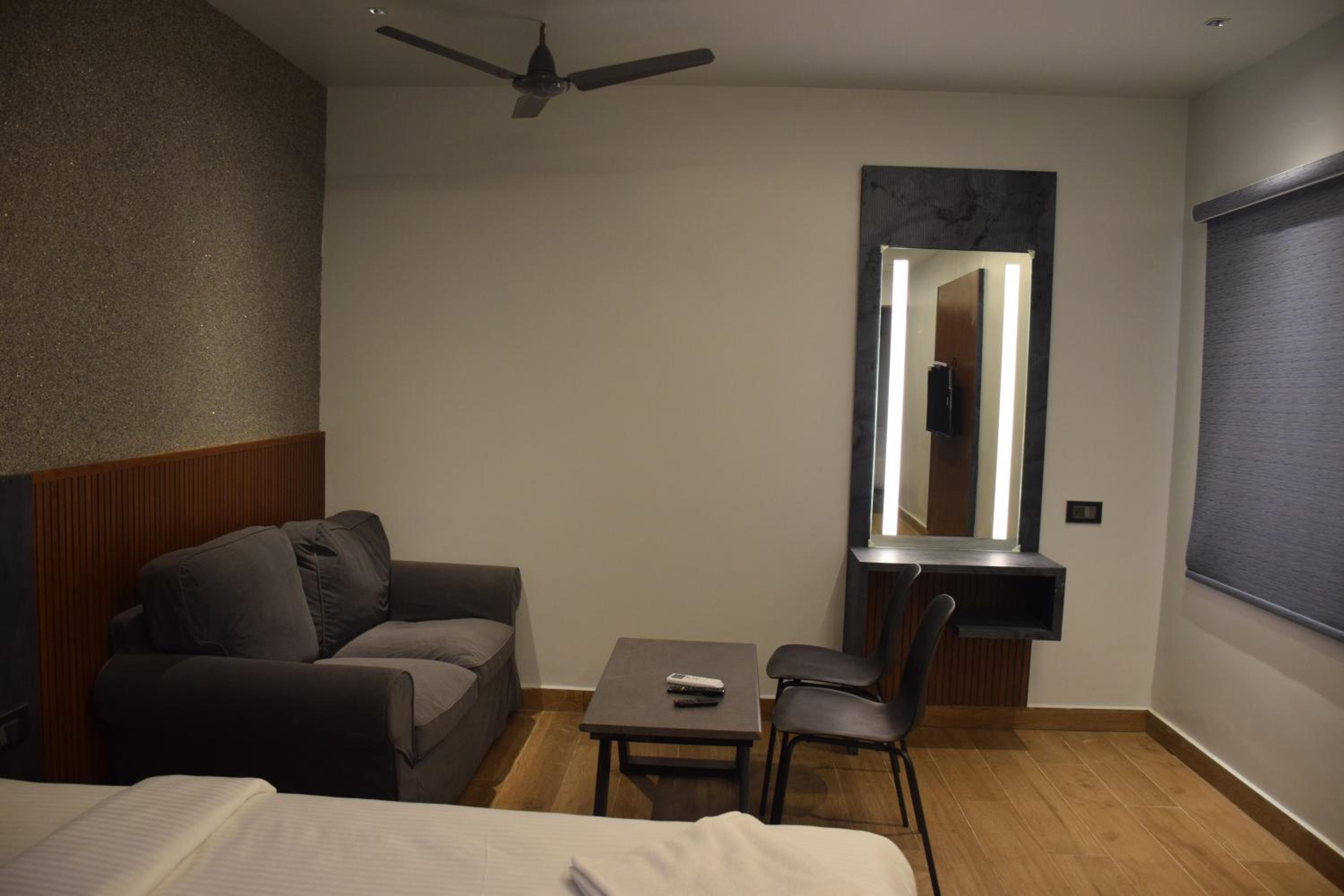 Family Room - Photo 3