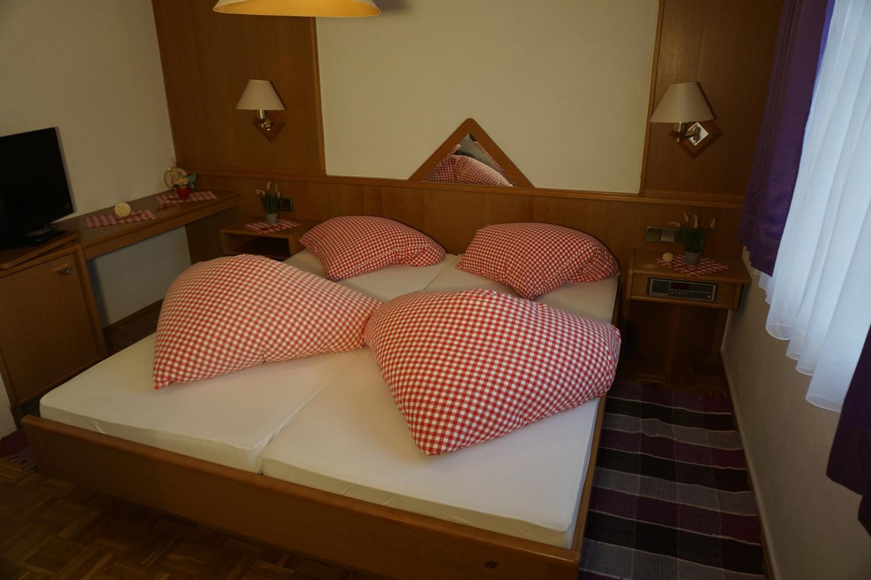 Standard Queen Room photo 2