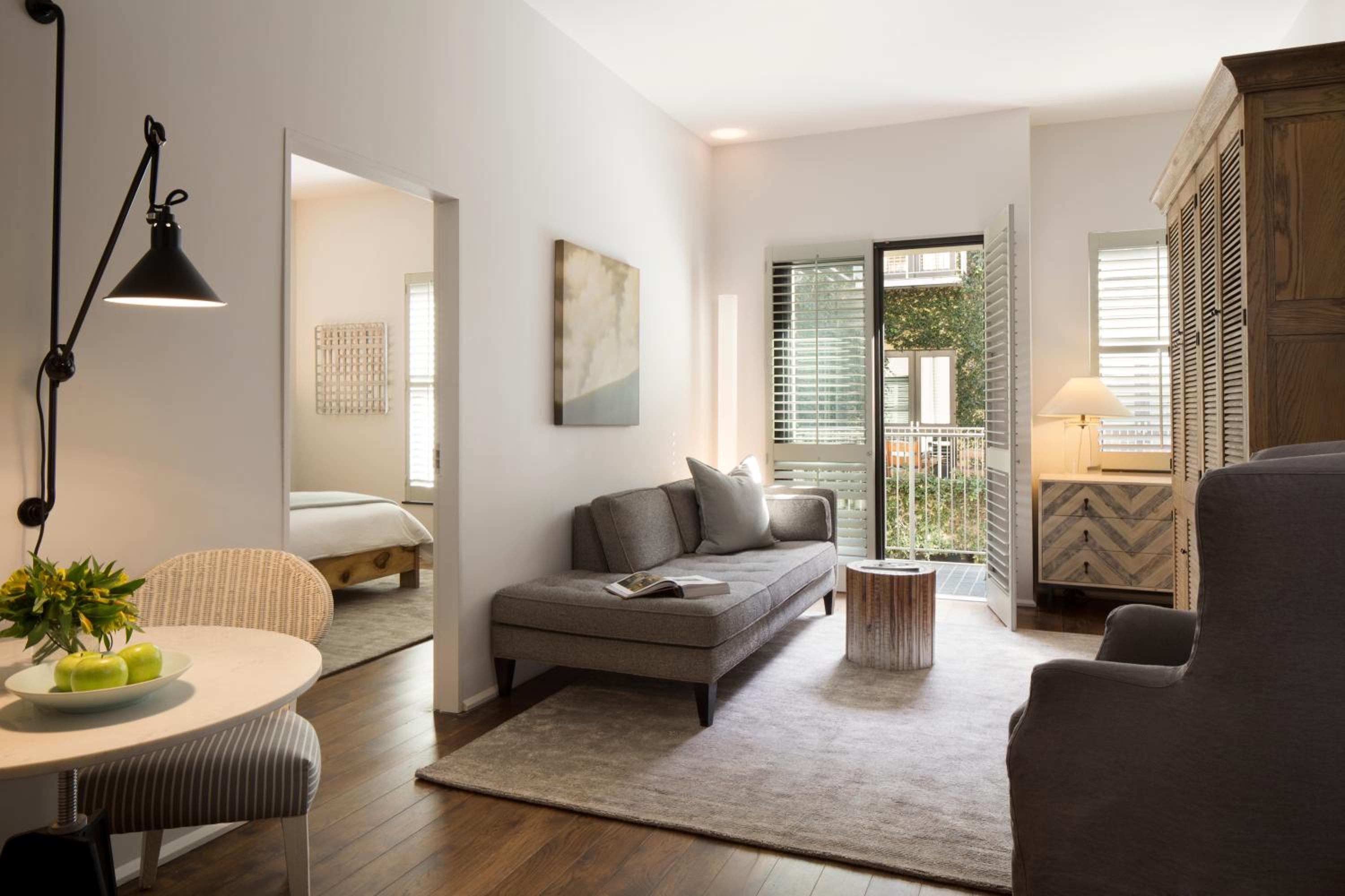 Courtyard Suite - Photo 3