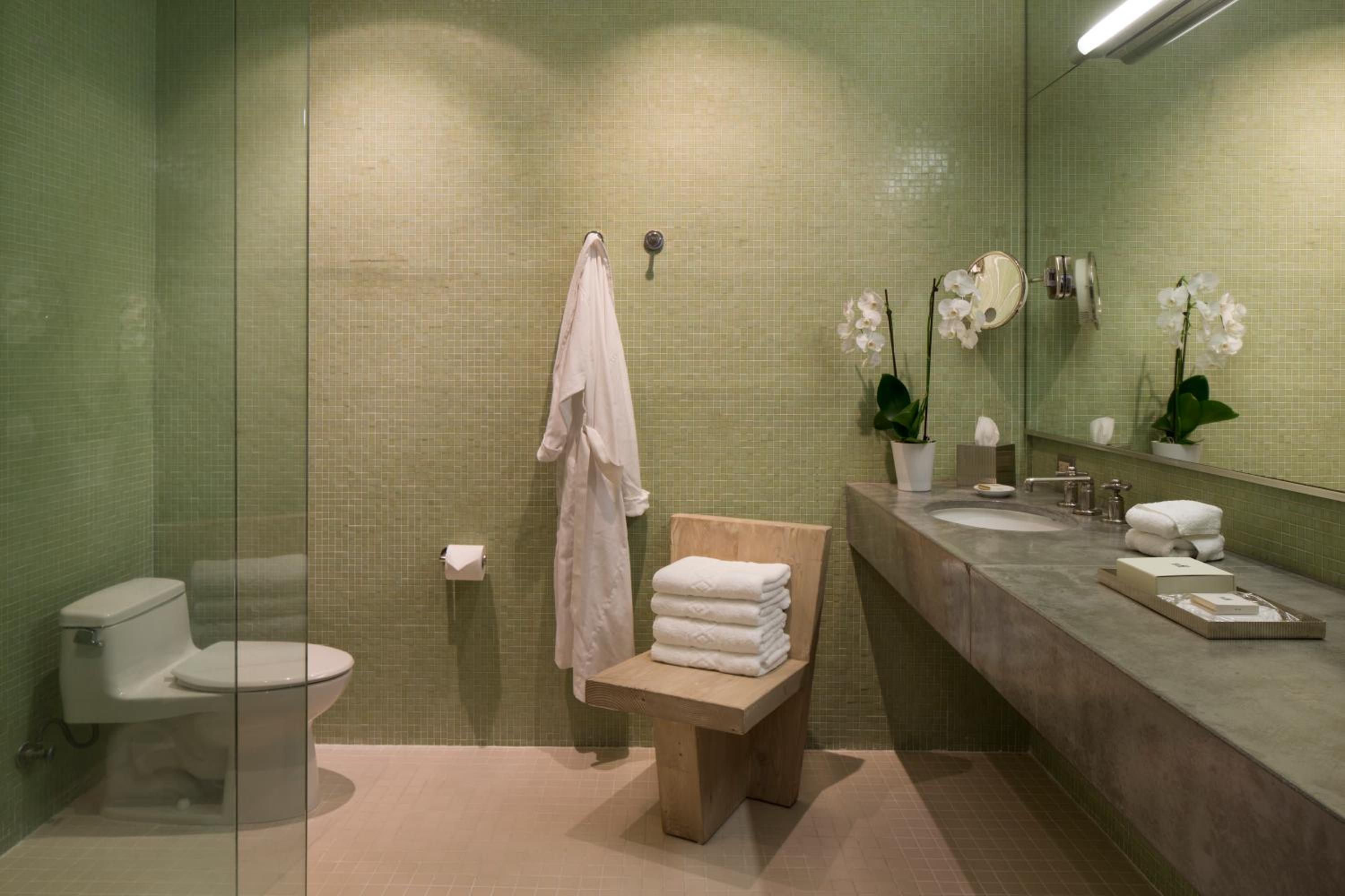 Plaza Suite - Photo 2