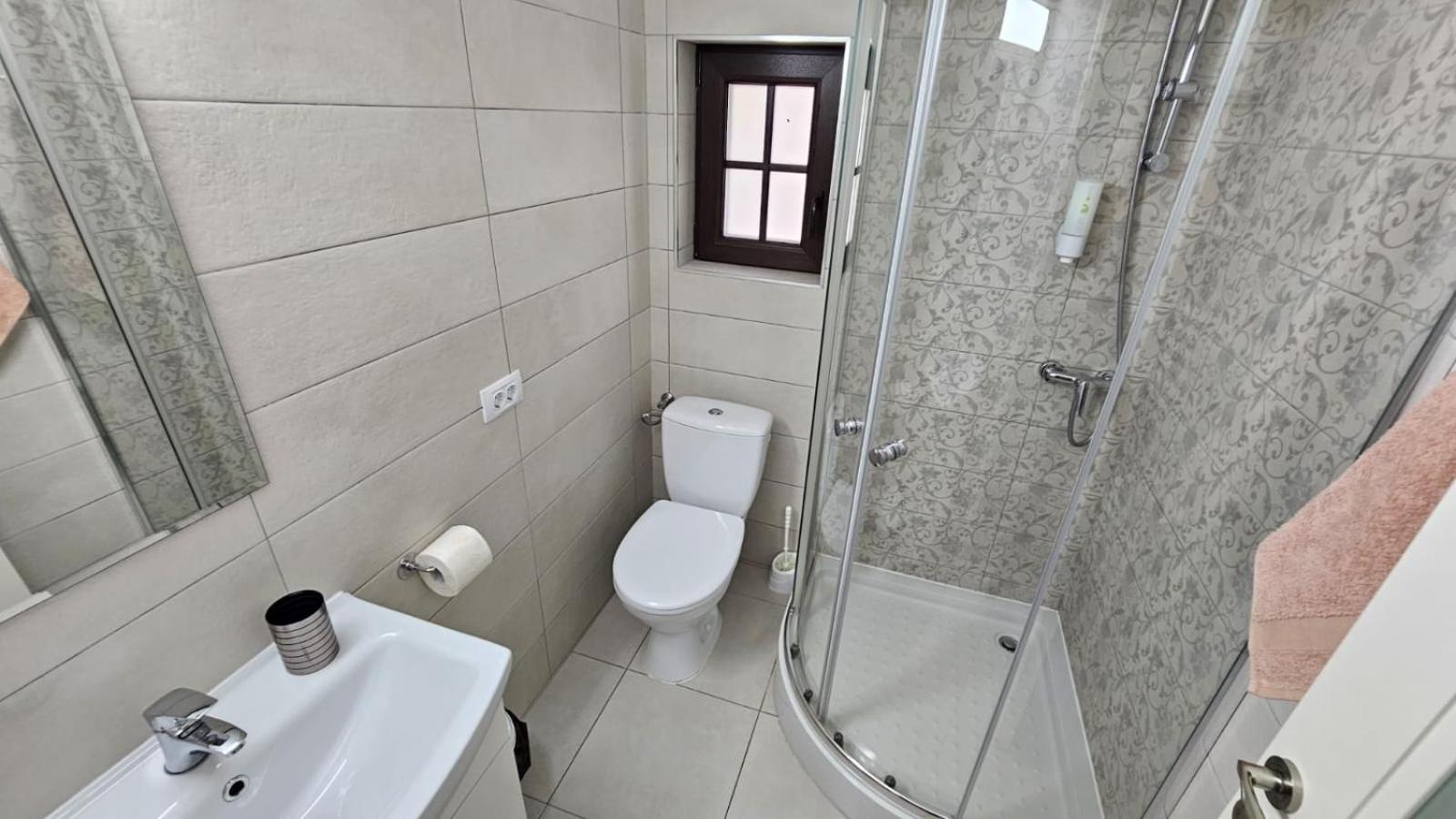 King Room with Balcony photo 1