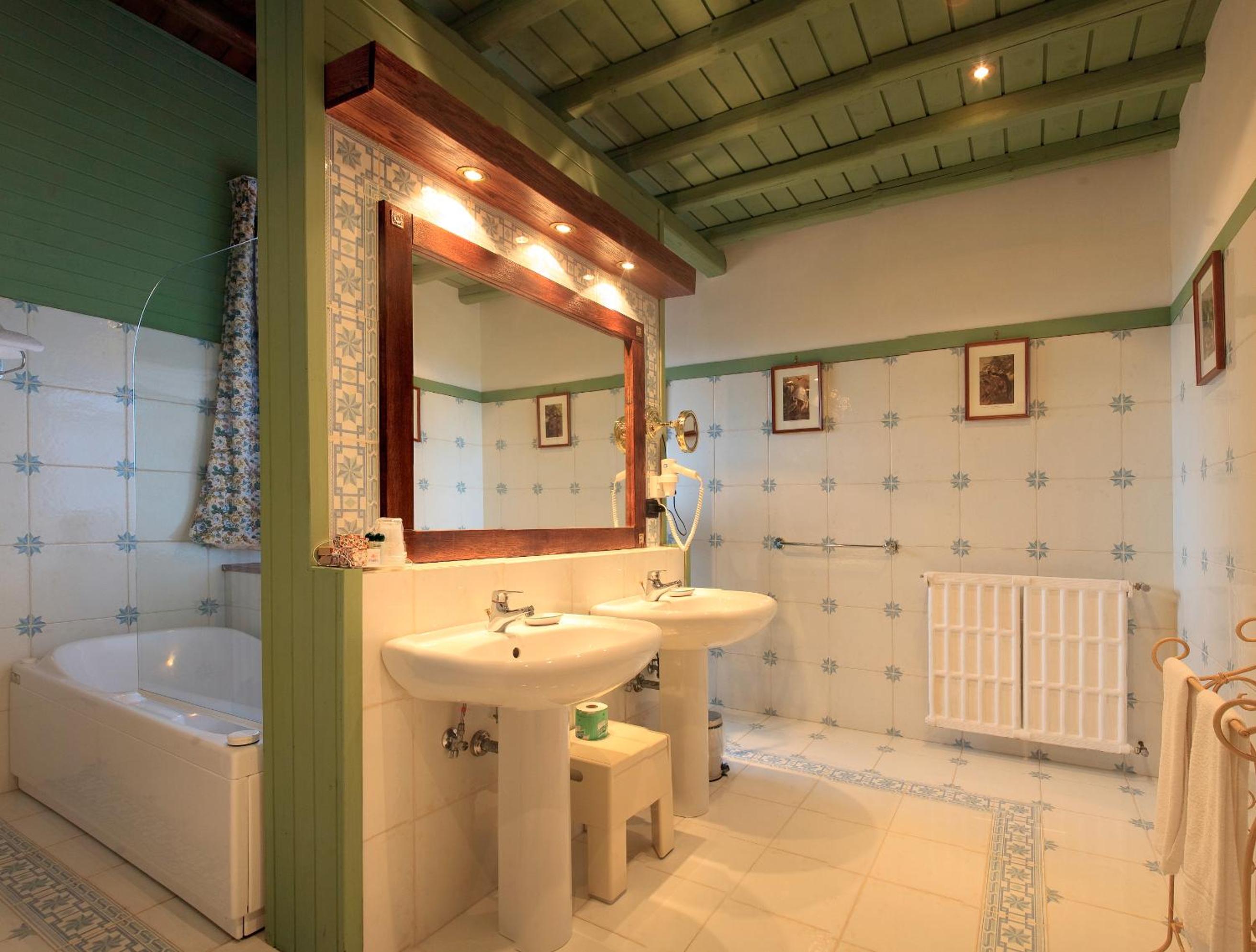 Two-Bedroom Suite - Photo 18