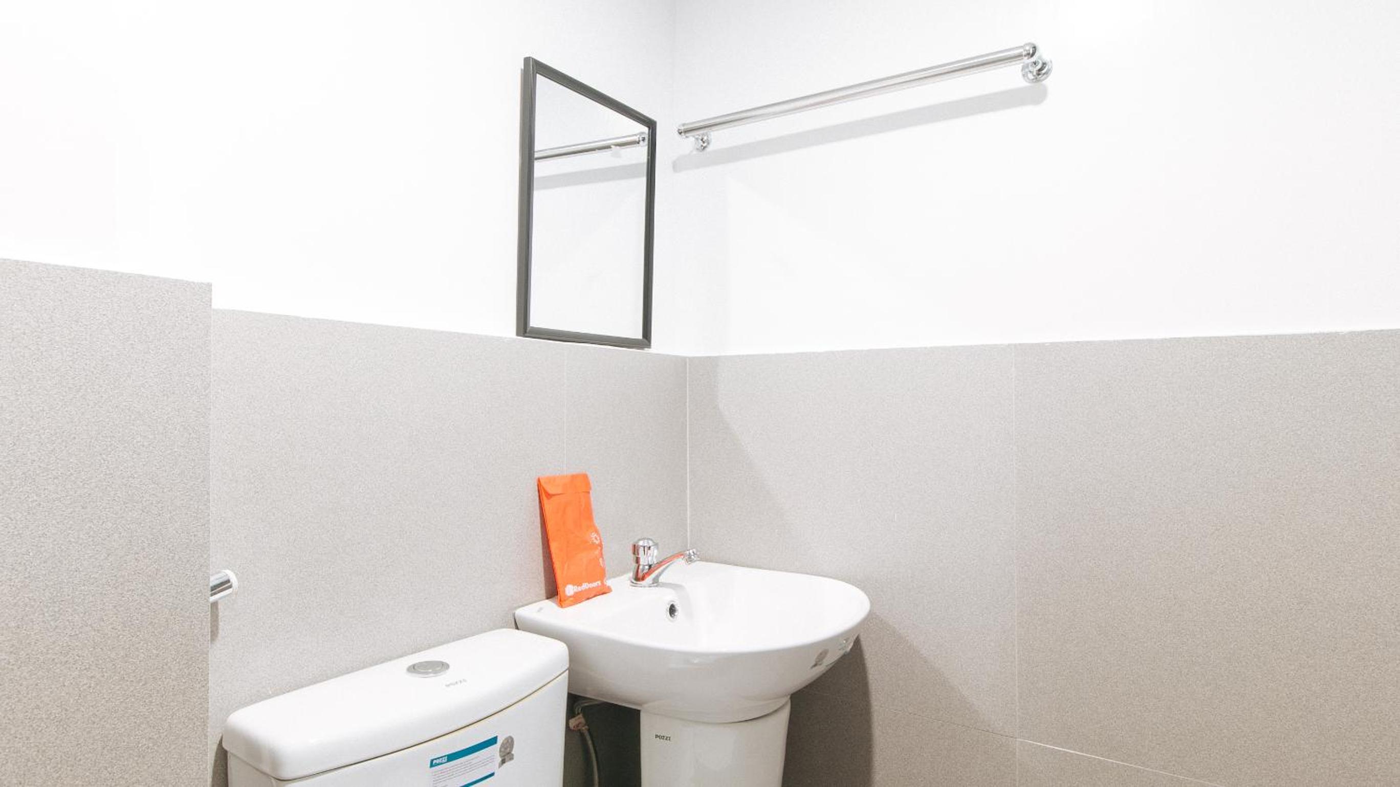 Family Room with Private Bathroom - Photo 8