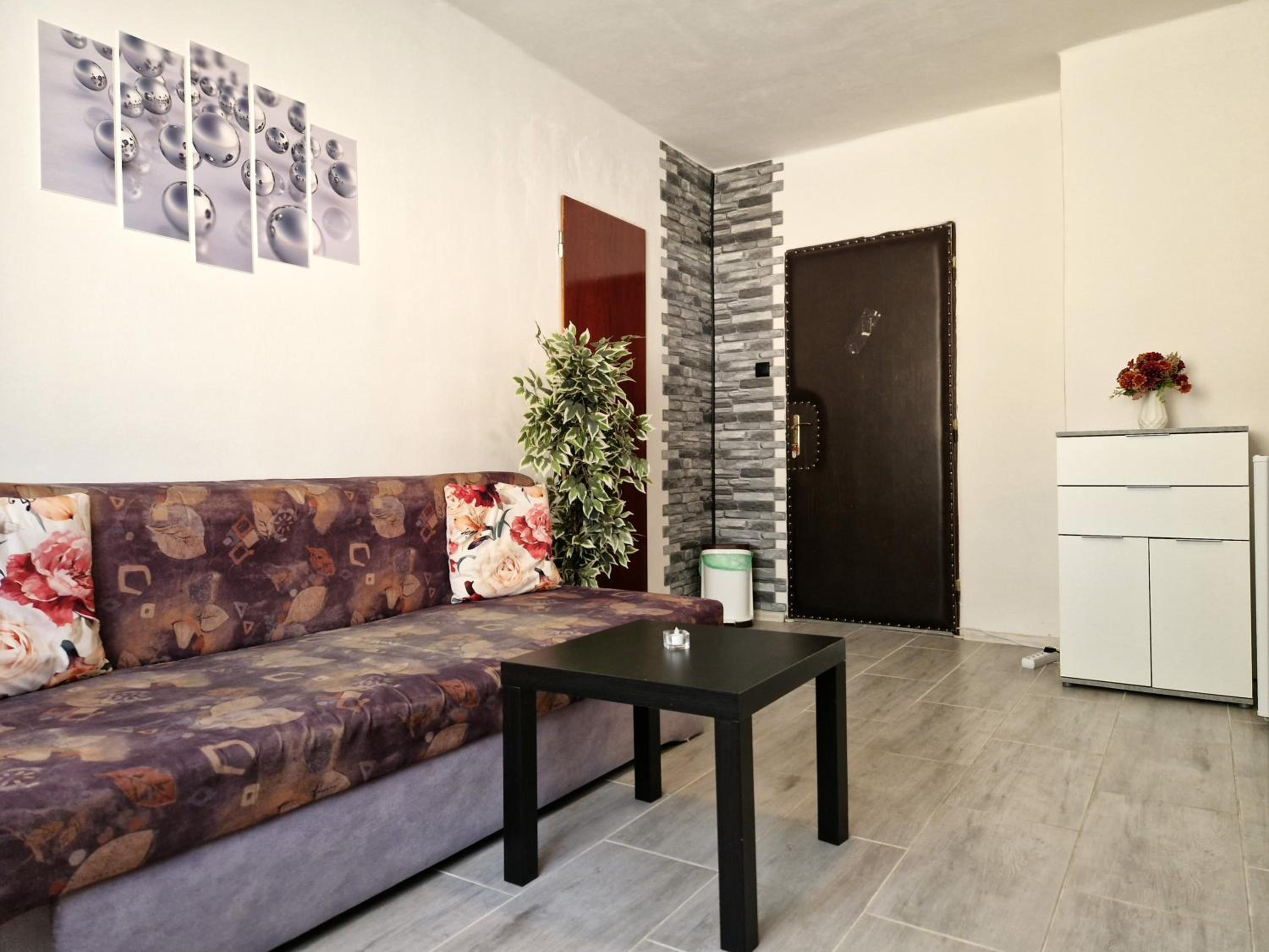 Quadruple Room with Private Bathroom photo 3