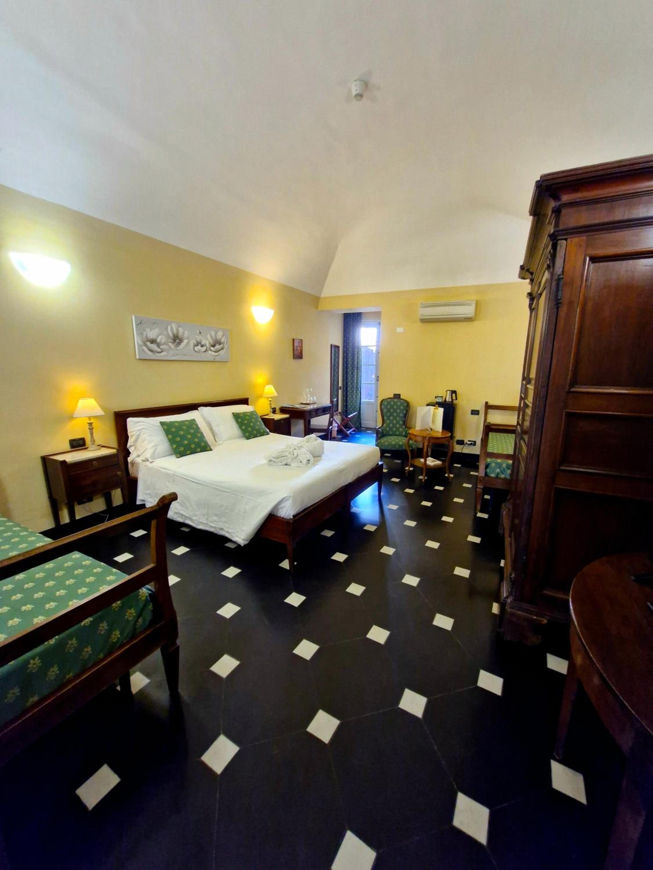 Double or Twin Room without Sea View